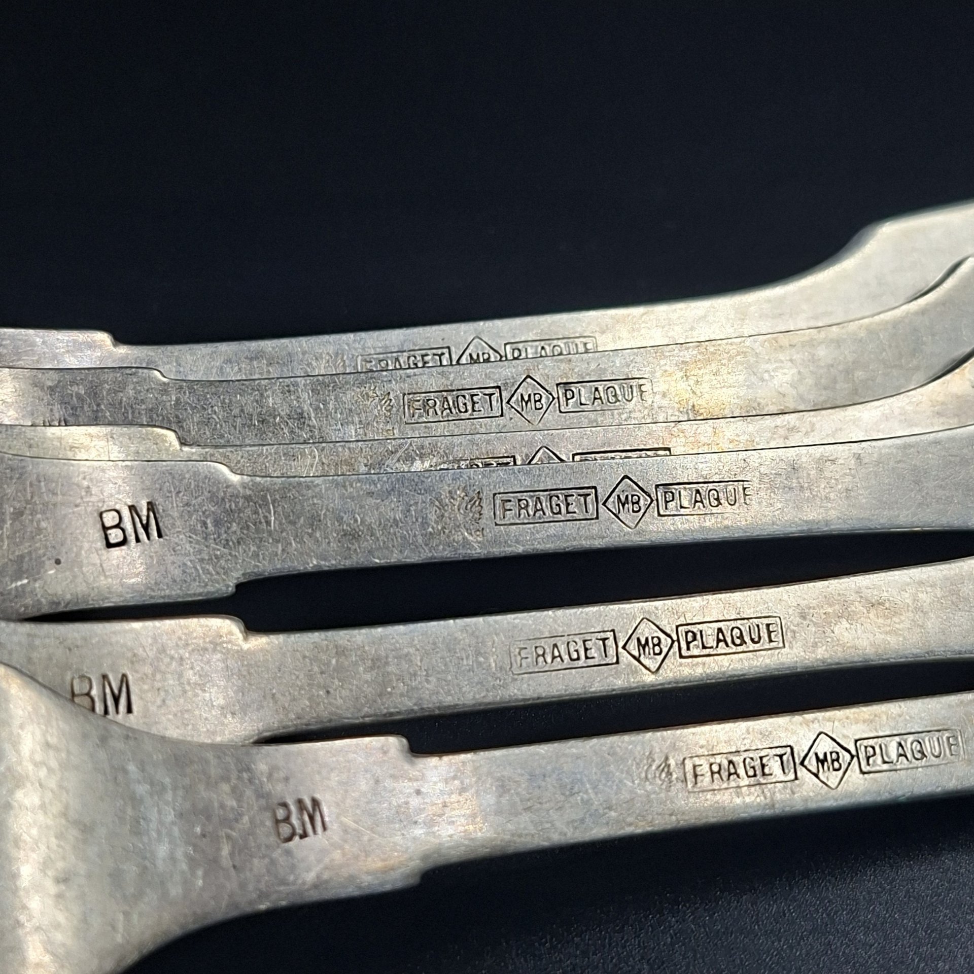 Набор из шести вилок с владельческими монограммами, металл, серебрение, Fraget (Фабрика серебряных и плакированных изделий Иосифа Фраже), Царство Польское, 1896-1914 гг.