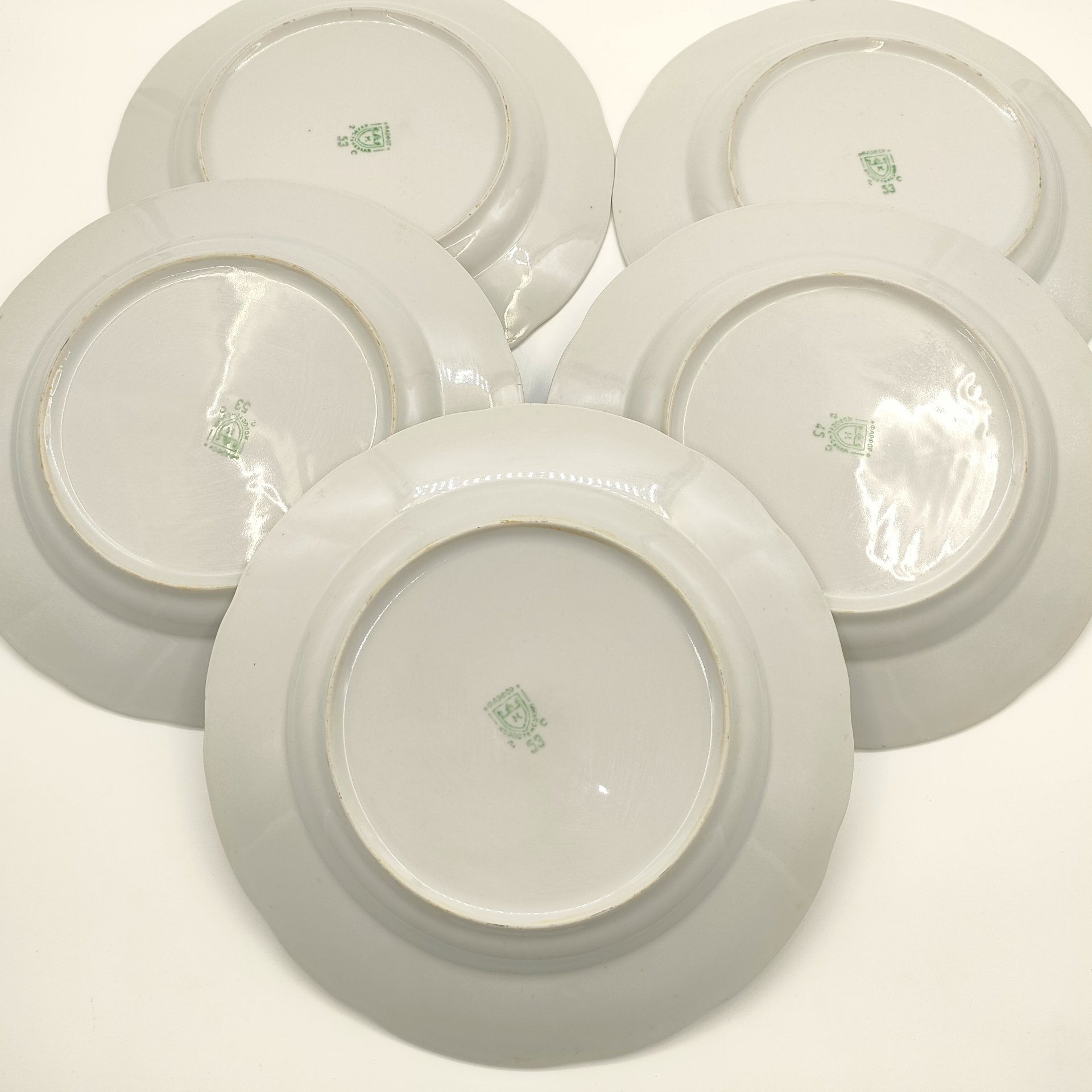 Набор обеденных тарелок "Шишки" на 5 персон, фарфор, люстр, роспись, золочение, Коростенский фарфоровый завод (КФЗ), Украина, 1997-2005 гг.