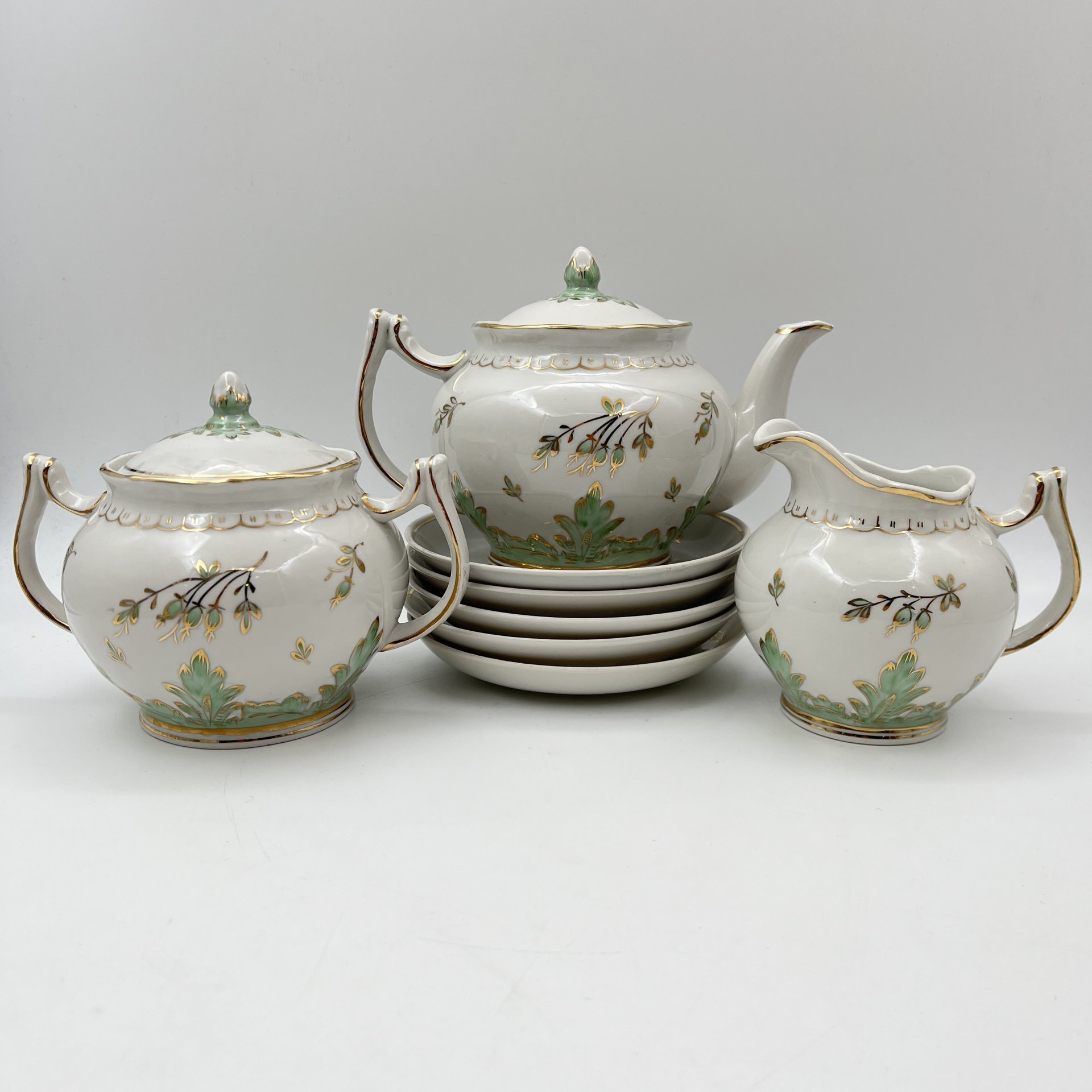 Сервиз чайный "Барбарис" (зеленый) на 5 персон (13 предметов), автор Е. П. Смирнов