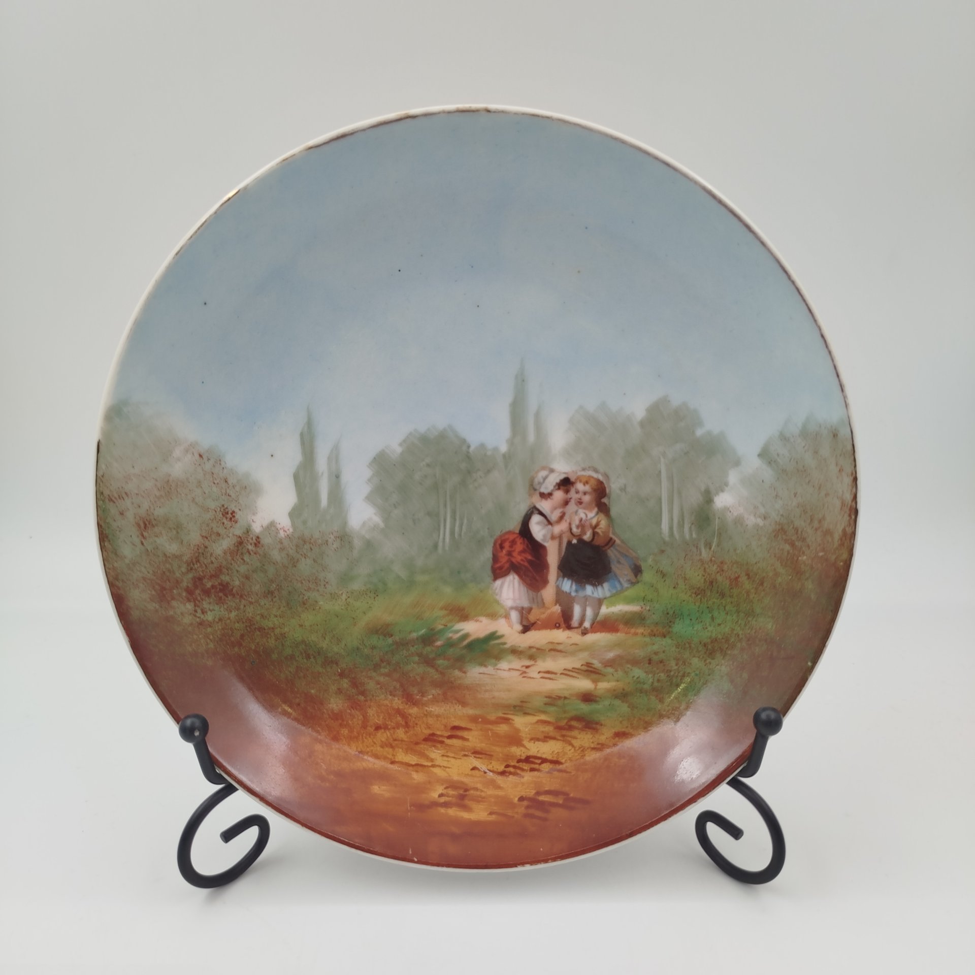 Тарелка настенная декоративная "Дети на природе", фарфор, деколь, роспись, Западная Европа, 1880-1910 гг.