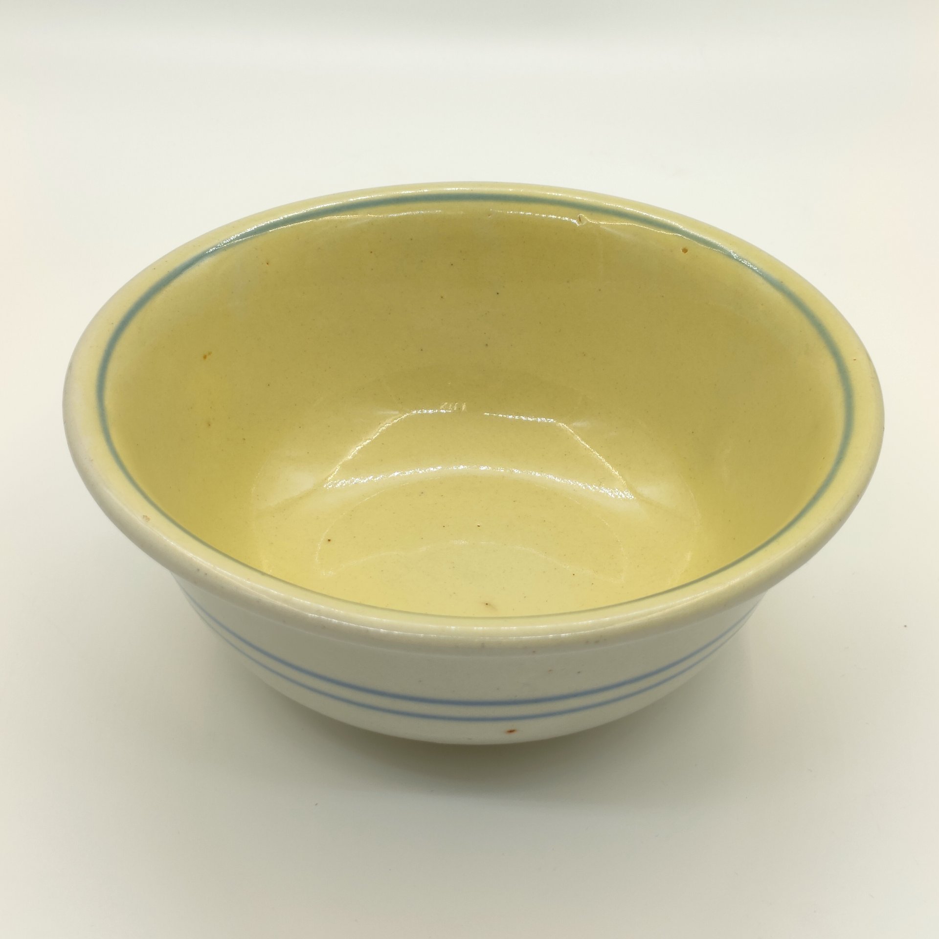 Салатник лимонного оттенка с линейным декором, фаянс, крытье, обводка, Кировский фаянсовый завод, СССР, 1967-1991 гг.