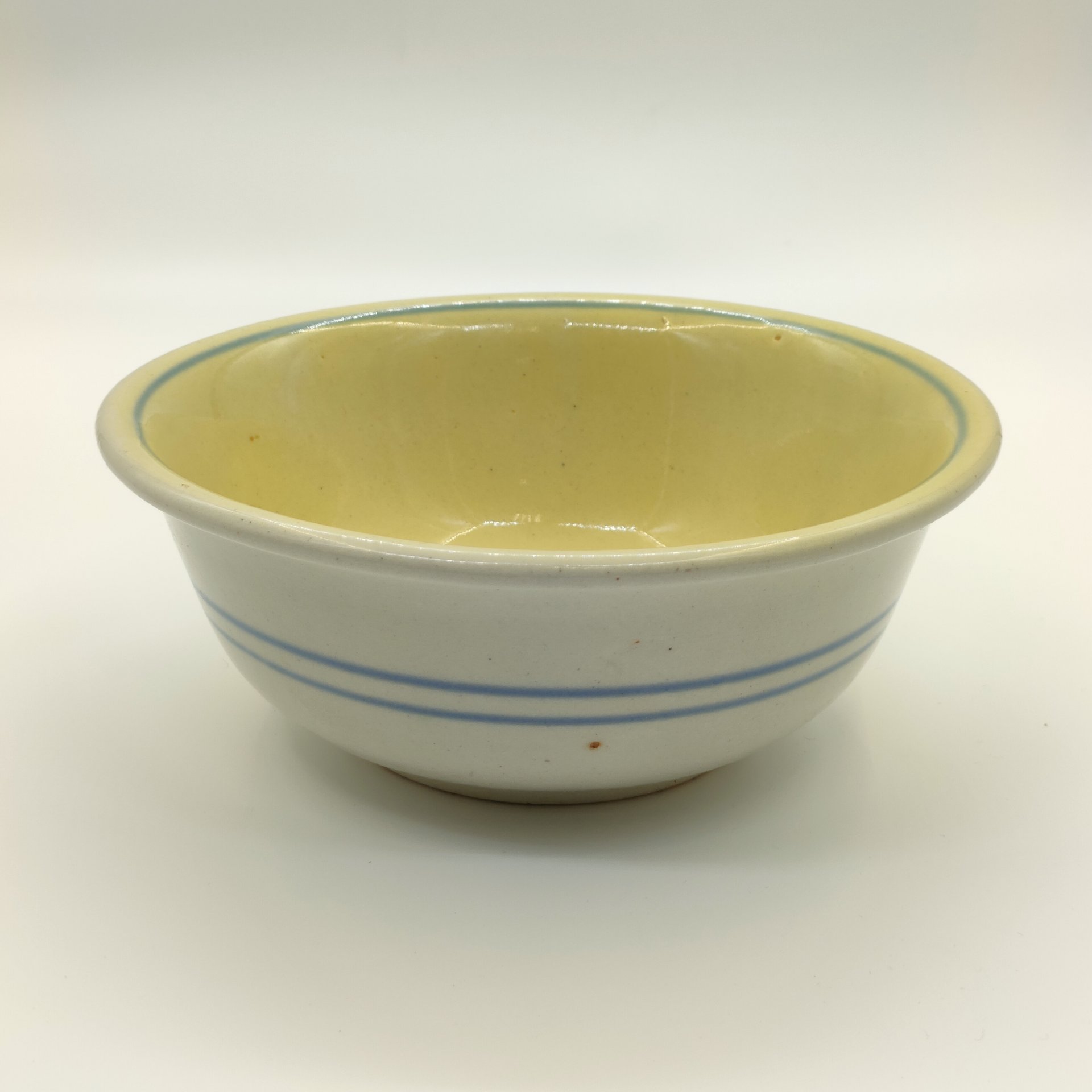 Салатник лимонного оттенка с линейным декором, фаянс, крытье, обводка, Кировский фаянсовый завод, СССР, 1967-1991 гг.