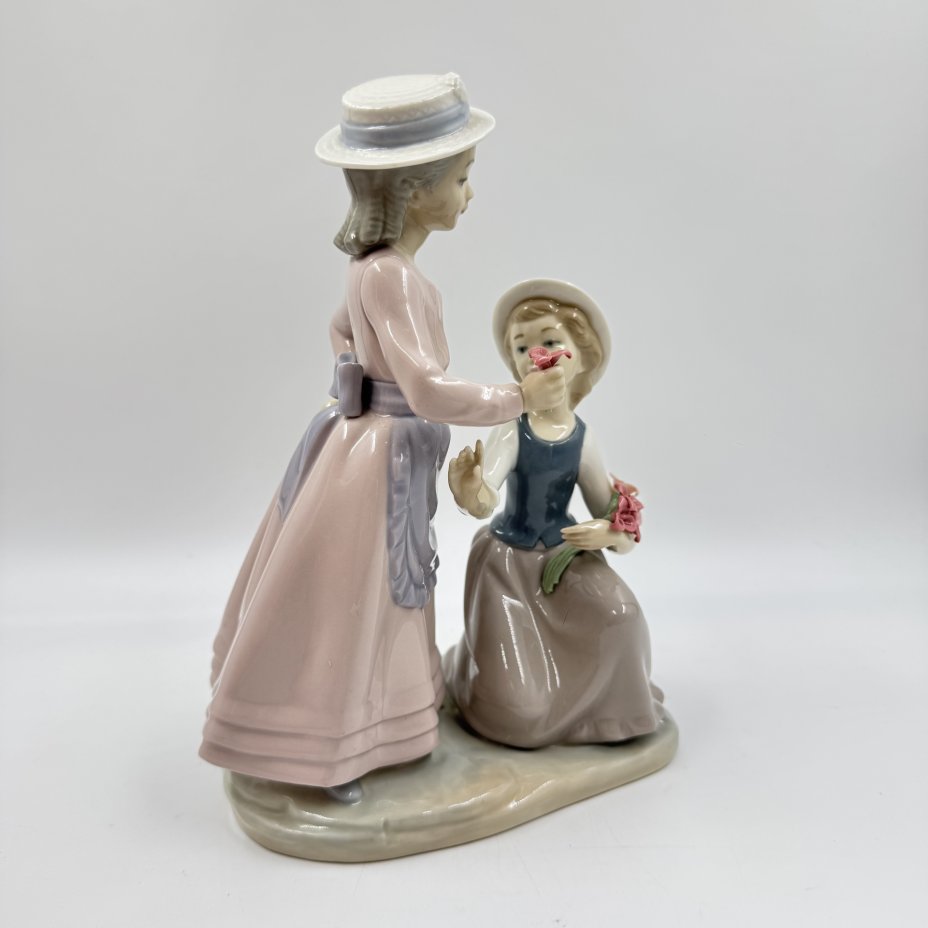 Статуэтка "Подруги", NAO Porcelain