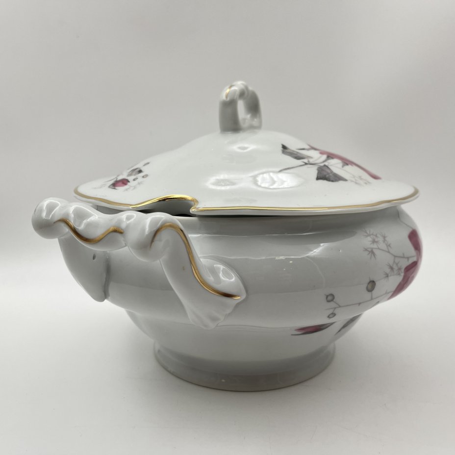 Супница, украшенная изображением розы, фарфор, деколь, золочение, Karolina (Фарфоровая мануфактура «Каролина», Польша), Польша, 1980-1990 гг.