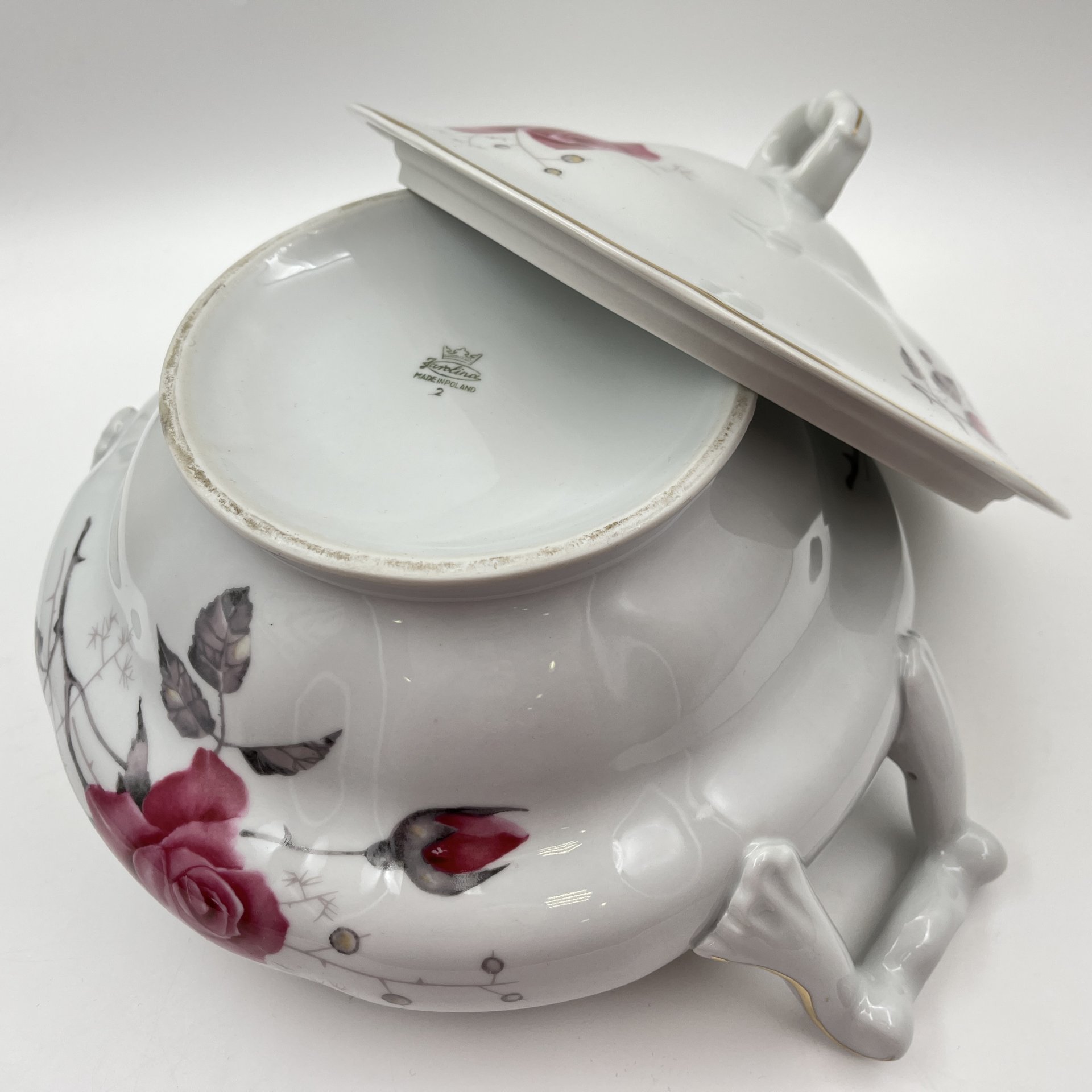 Супница, украшенная изображением розы, фарфор, деколь, золочение, Karolina (Фарфоровая мануфактура «Каролина», Польша), Польша, 1980-1990 гг.