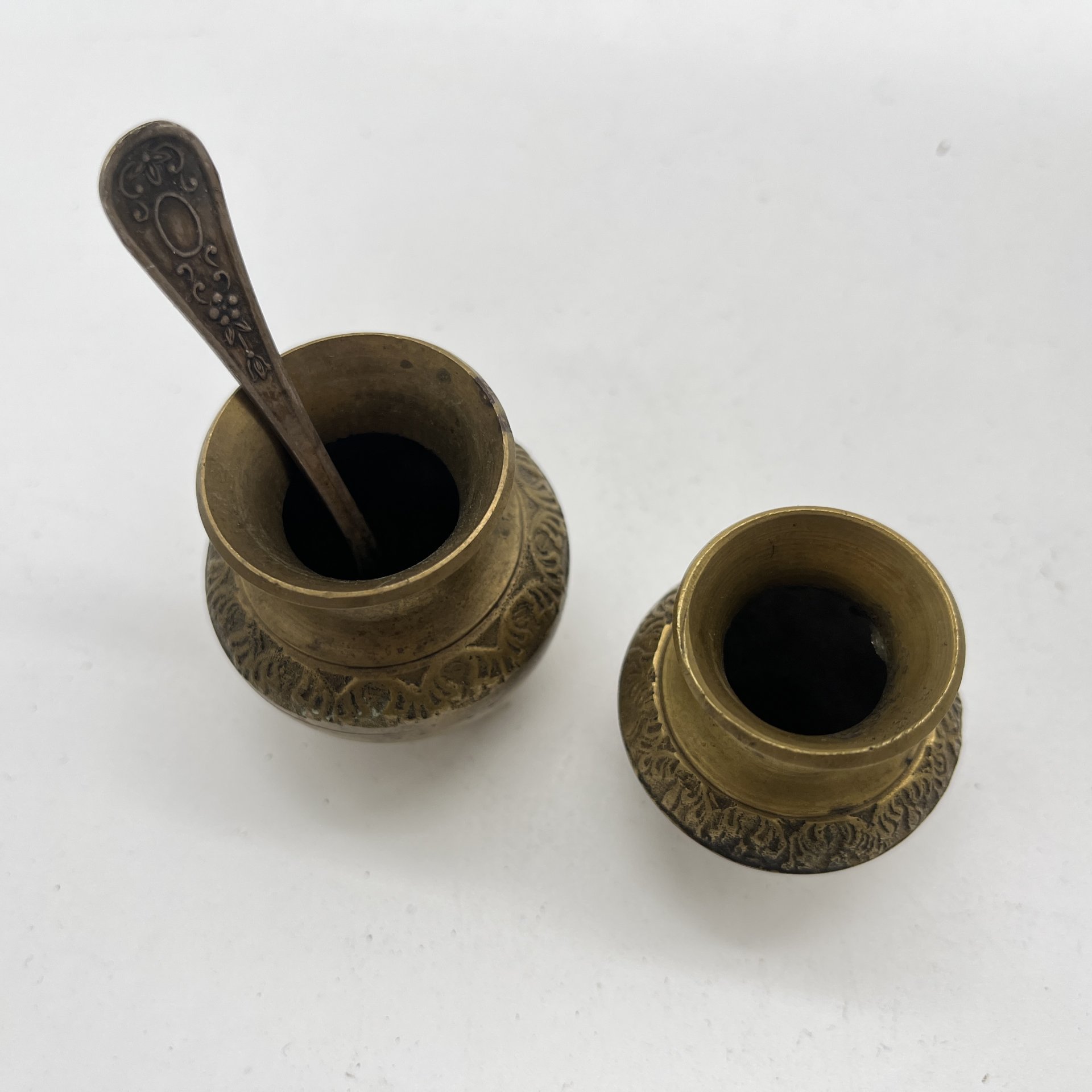 Две миниатюрные вазочки с ложечкой (подбор), латунь, Индия, 1970-1990 гг.