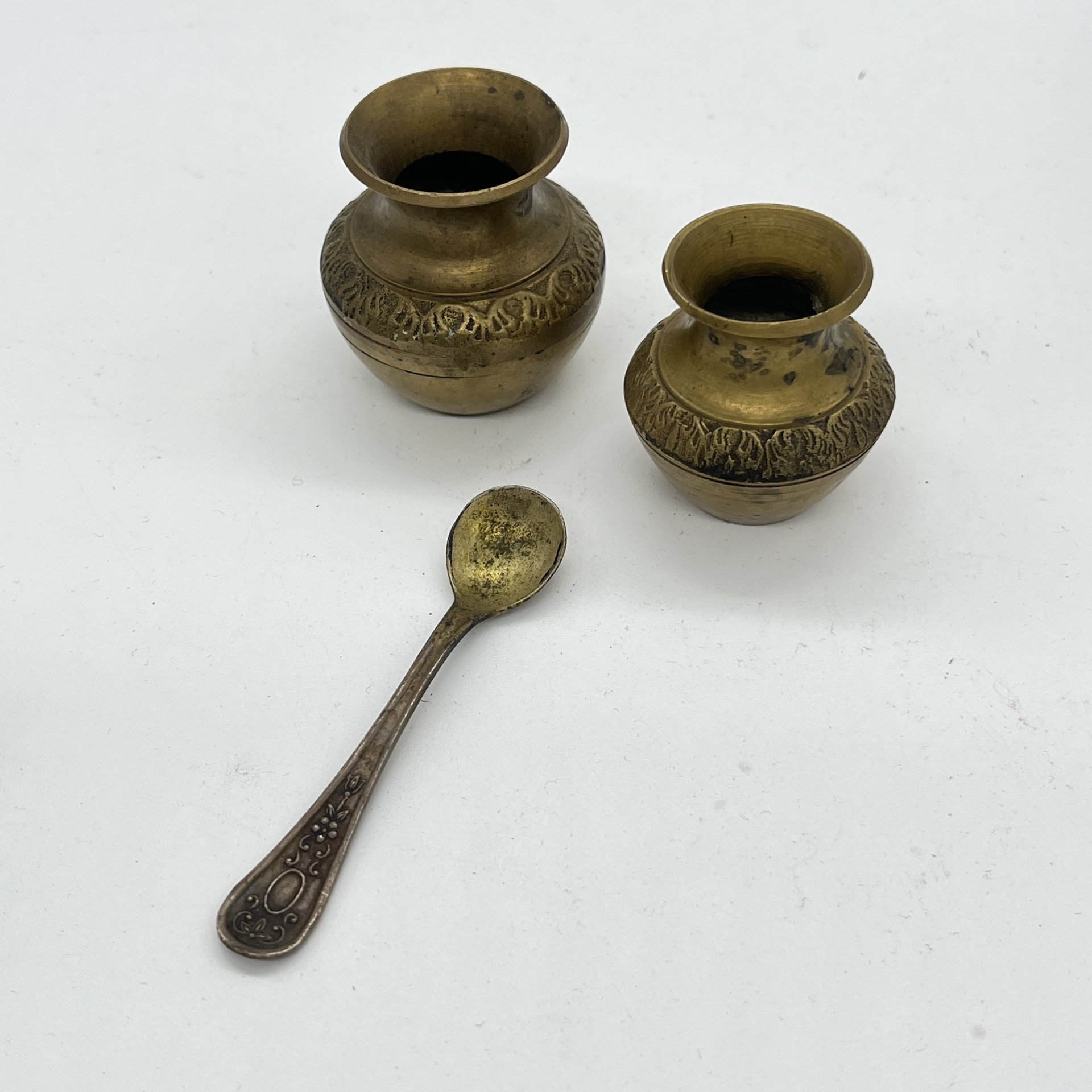 Две миниатюрные вазочки с ложечкой (подбор), латунь, Индия, 1970-1990 гг.