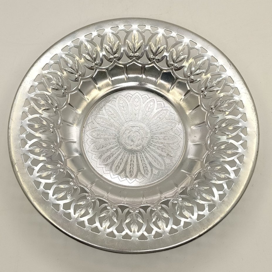 Сухарница (конфетница) с ажурным бортом, Нововятский механический завод