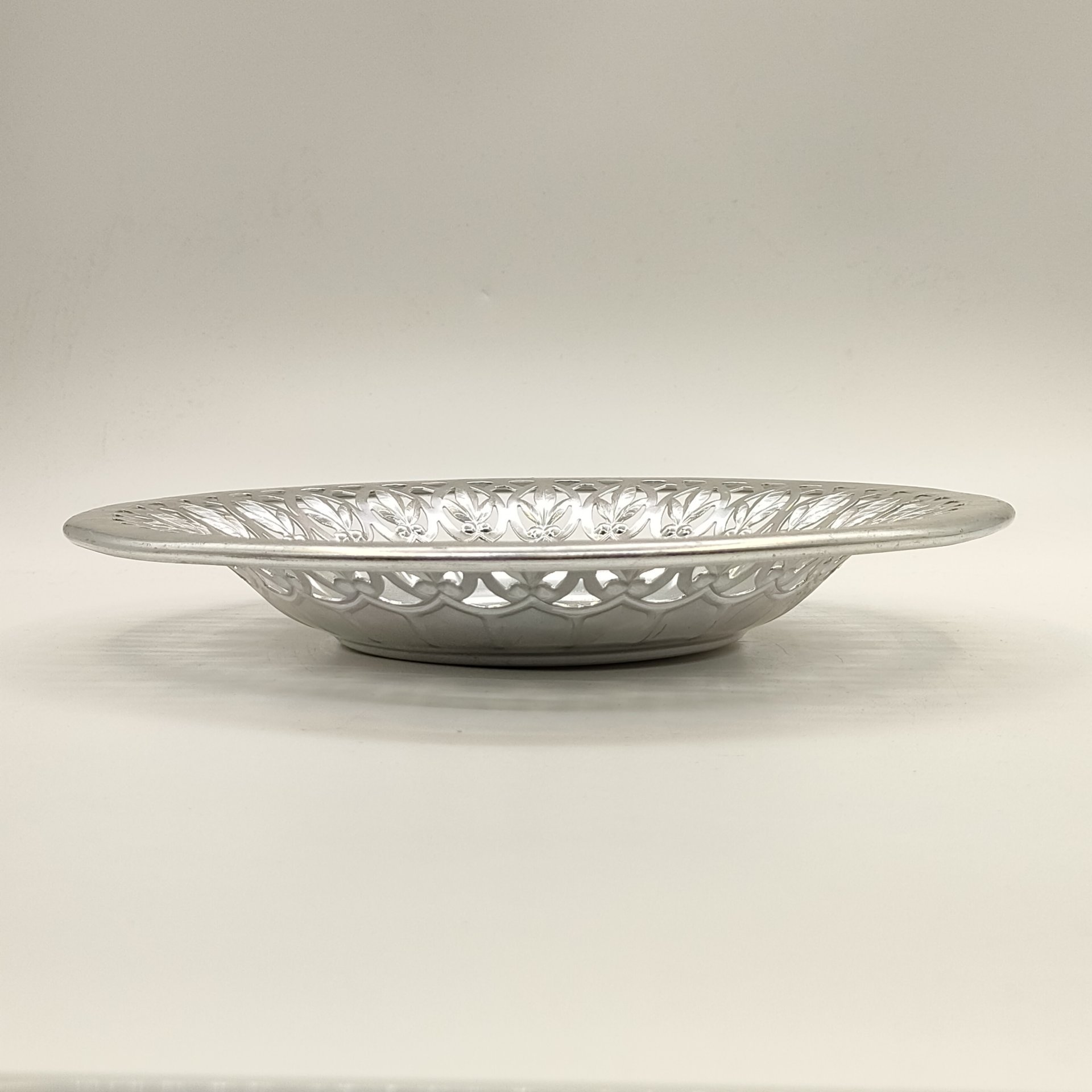 Сухарница (конфетница) с ажурным бортом, Нововятский механический завод