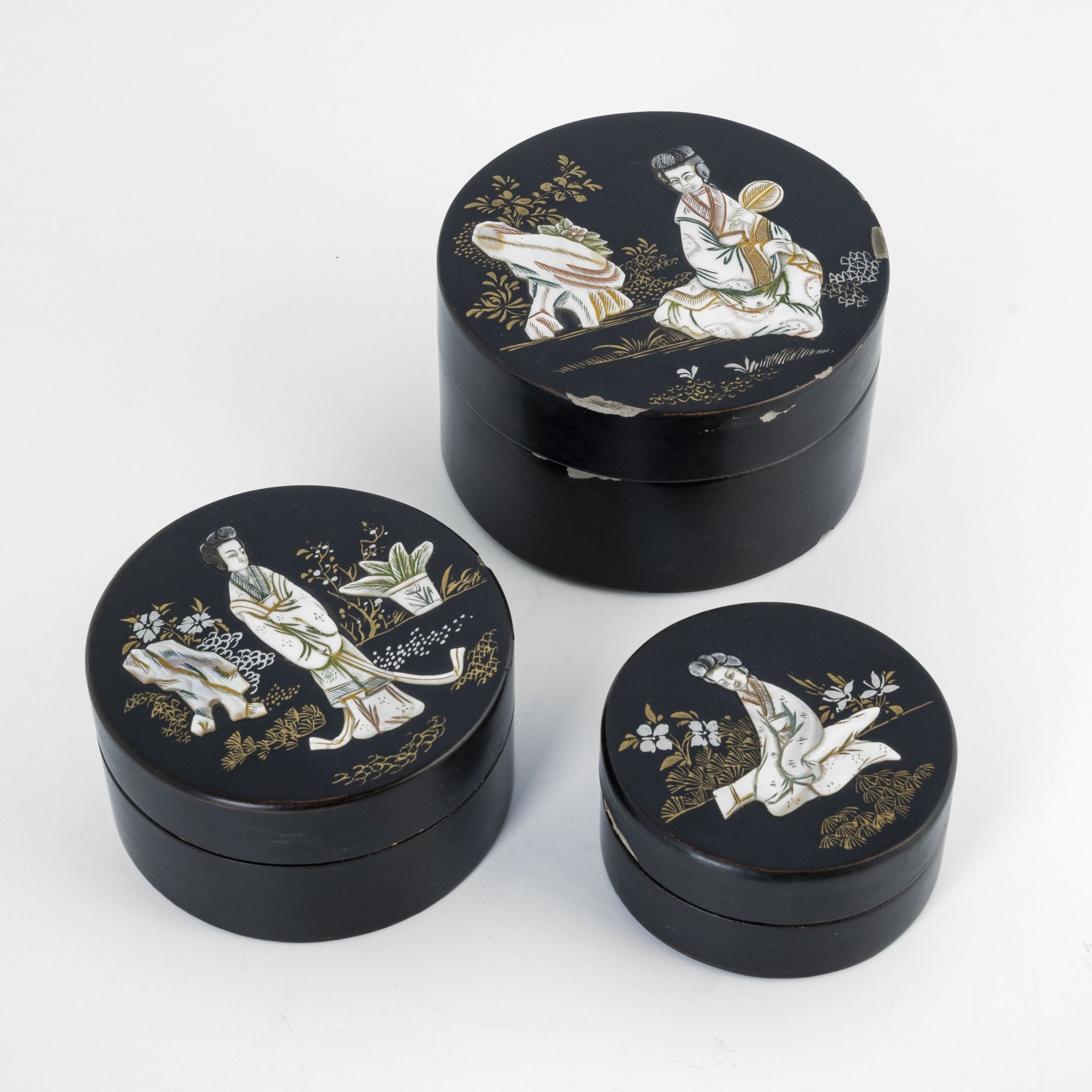 Набор из трех шкатулок, папье-маше, перламутр, кость, золочение, Китай, 1950-1960 гг.