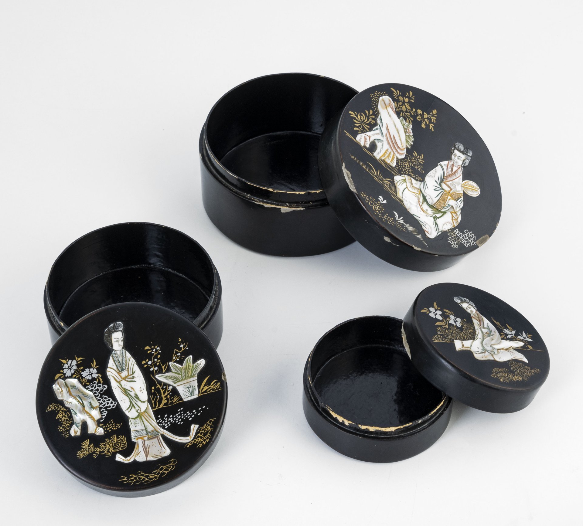 Набор из трех шкатулок, папье-маше, перламутр, кость, золочение, Китай, 1950-1960 гг.