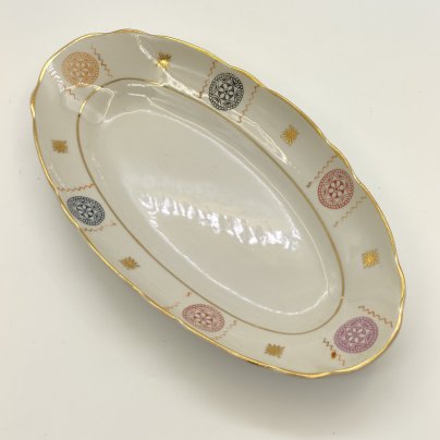 Блюдо овальное с орнаментальным декором, фарфор, золочение, Коростенский фарфоровый завод (КФЗ), СССР, 1962-1991 гг.