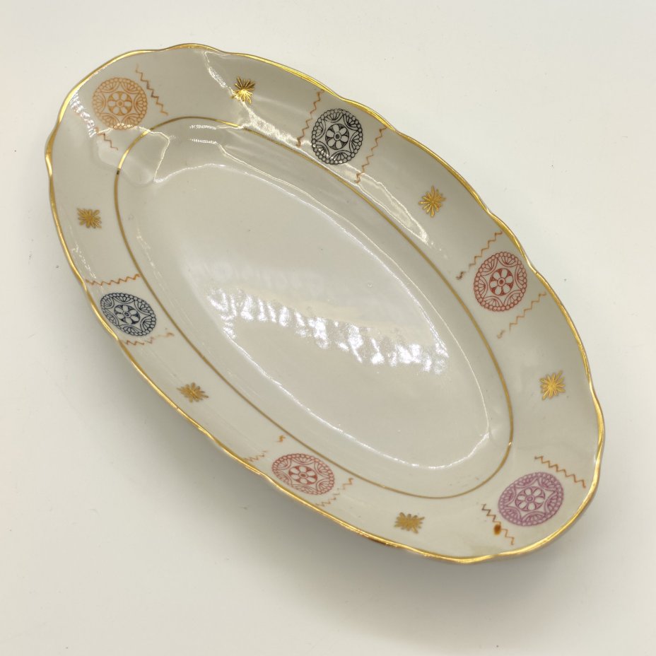 Блюдо овальное с орнаментальным декором, фарфор, золочение, Коростенский фарфоровый завод (КФЗ), СССР, 1962-1991 гг.