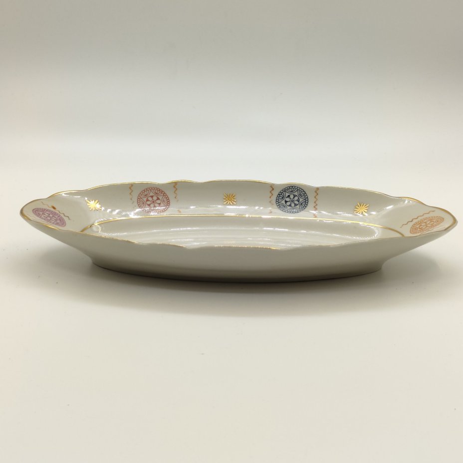 Блюдо овальное с орнаментальным декором, фарфор, золочение, Коростенский фарфоровый завод (КФЗ), СССР, 1962-1991 гг.