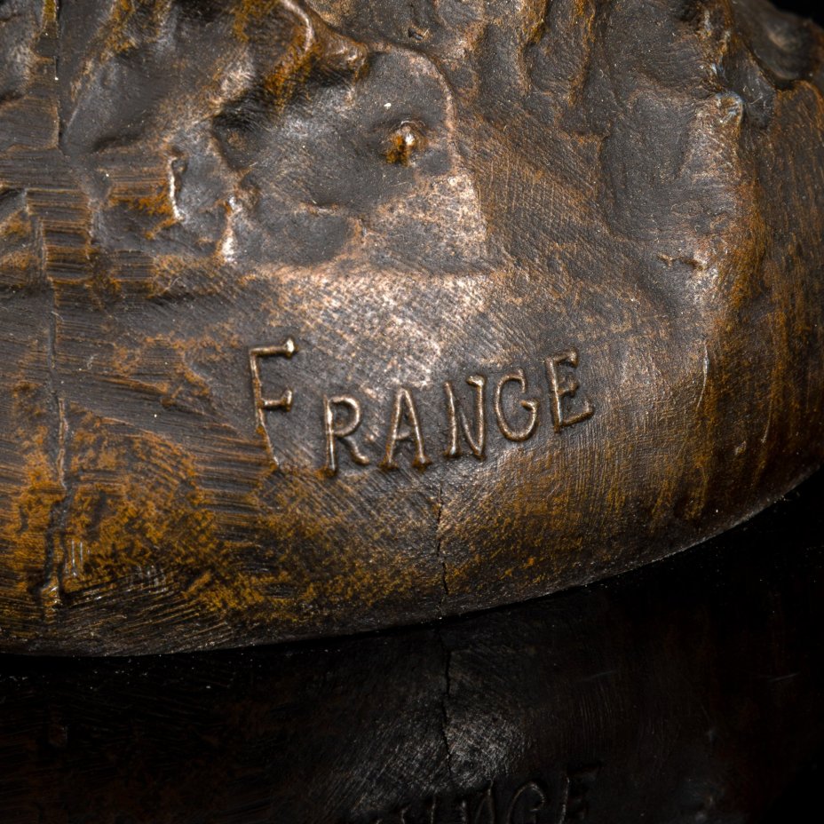 Скульптура "Regard au large" ("Взгляд в даль"), подпись France Mestais