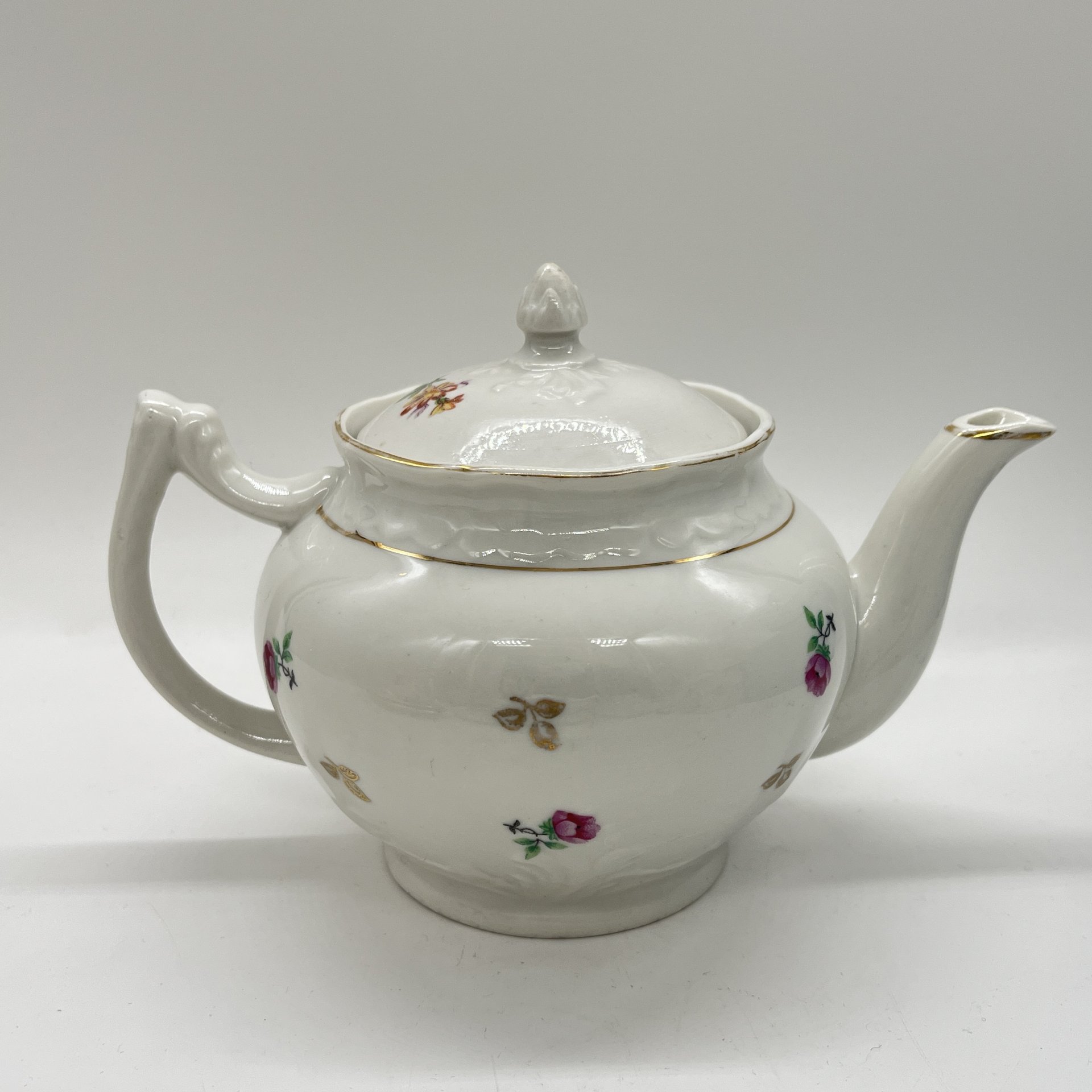Чайник заварочный с цветочным декором, фарфор, деколь, золочение, Дмитровский фарфоровый завод (ДФЗ Вербилки), СССР, 1954-1965 гг.