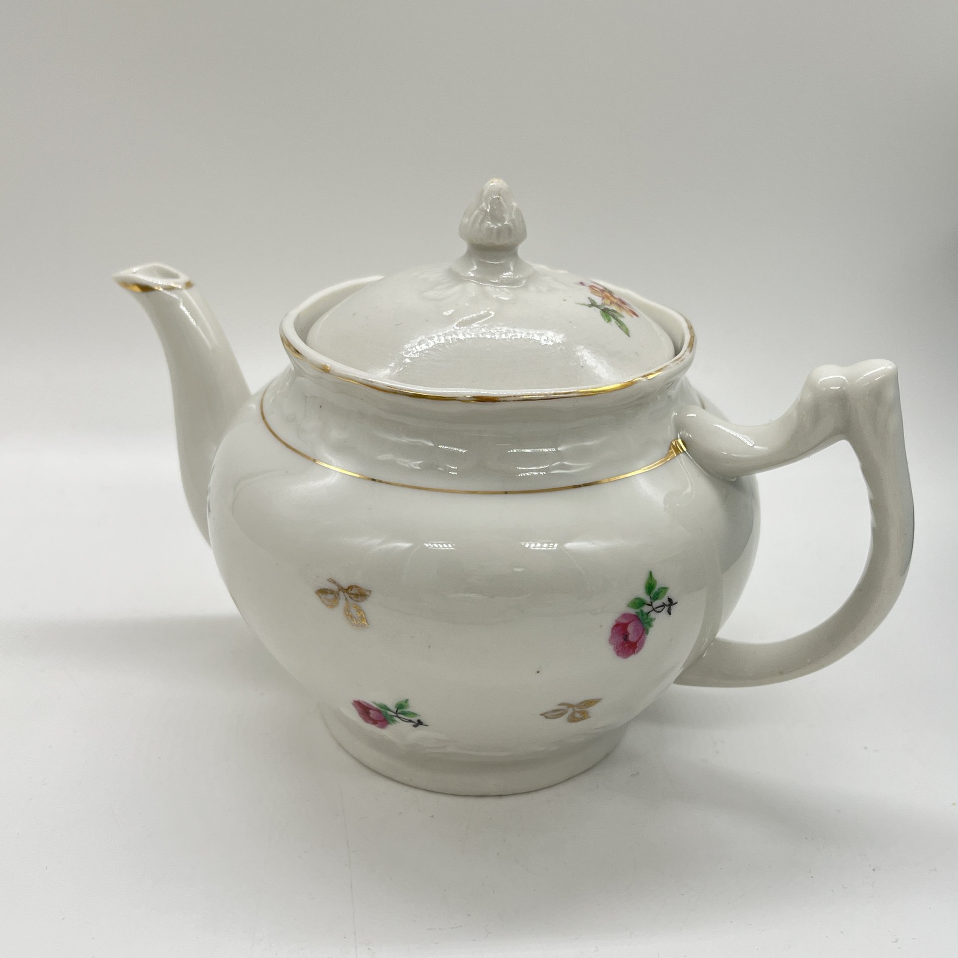 Чайник заварочный с цветочным декором, фарфор, деколь, золочение, Дмитровский фарфоровый завод (ДФЗ Вербилки), СССР, 1954-1965 гг.