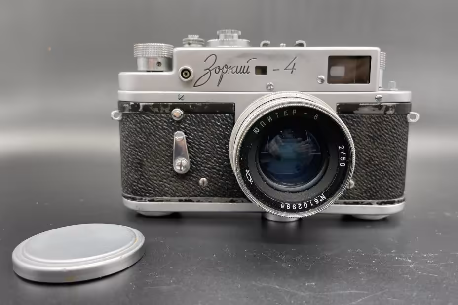 Фотоаппарат "Зоркий-4" с объективом "Юпитер-8", Красногорский механический завод (КМЗ)