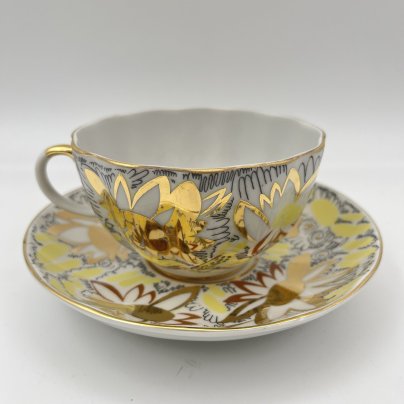 Пара чайная "Золотые ромашки", автор росписи Л.И. Григорьева, форма "Тюльпан", фарфор, деколь, золочение, Ленинградский фарфоровый завод (ЛФЗ), СССР, 1970-1986 гг.