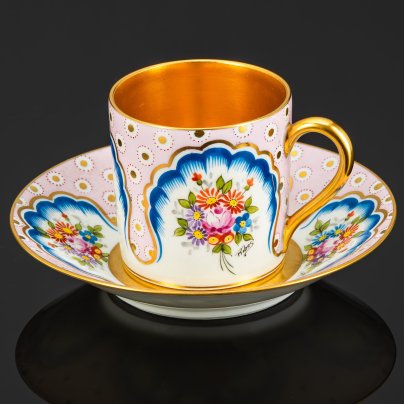 Кофейная пара декорированная цветочными композициями в "капустном листе" в стилистике Vieux Sèvres, серия Ribes, фарфор, роспись, золочение, Limoges, Франция, 1950-1970 гг.