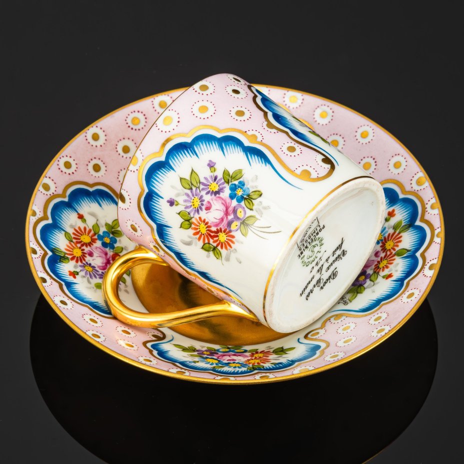 Кофейная пара декорированная цветочными композициями в "капустном листе" в стилистике Vieux Sèvres, серия Ribes, фарфор, роспись, золочение, Limoges, Франция, 1950-1970 гг.