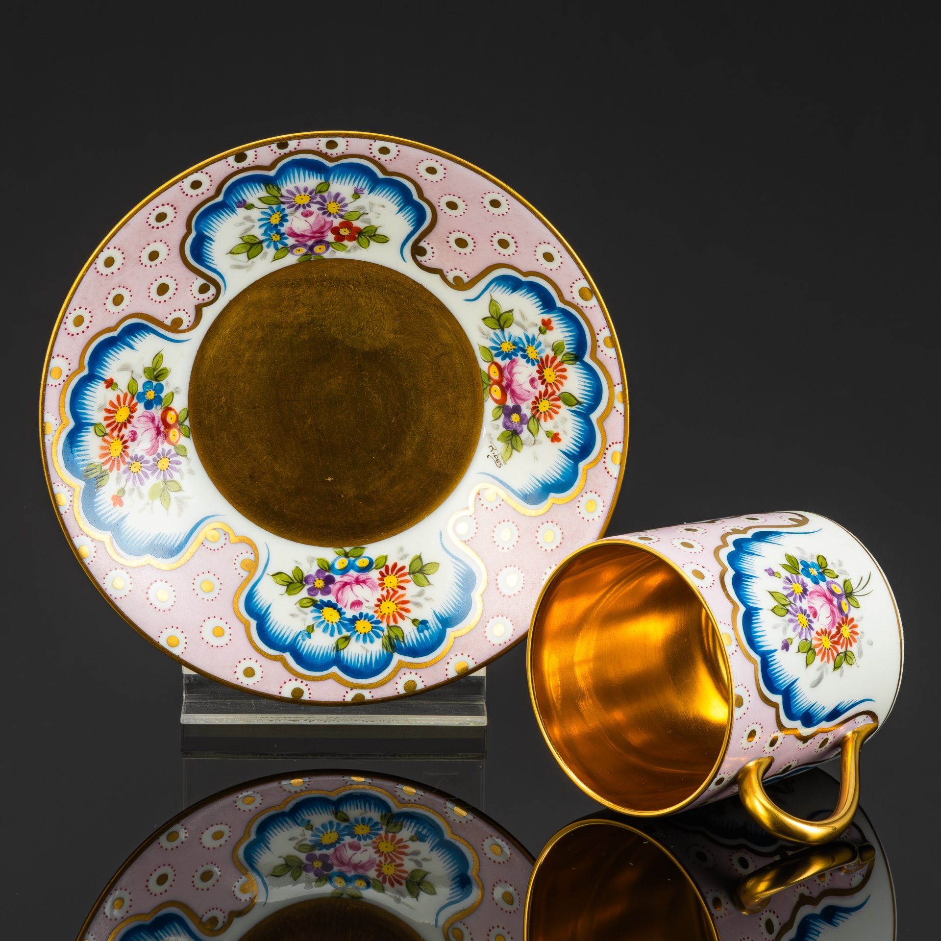 Кофейная пара декорированная цветочными композициями в "капустном листе" в стилистике Vieux Sèvres, серия Ribes, фарфор, роспись, золочение, Limoges, Франция, 1950-1970 гг.