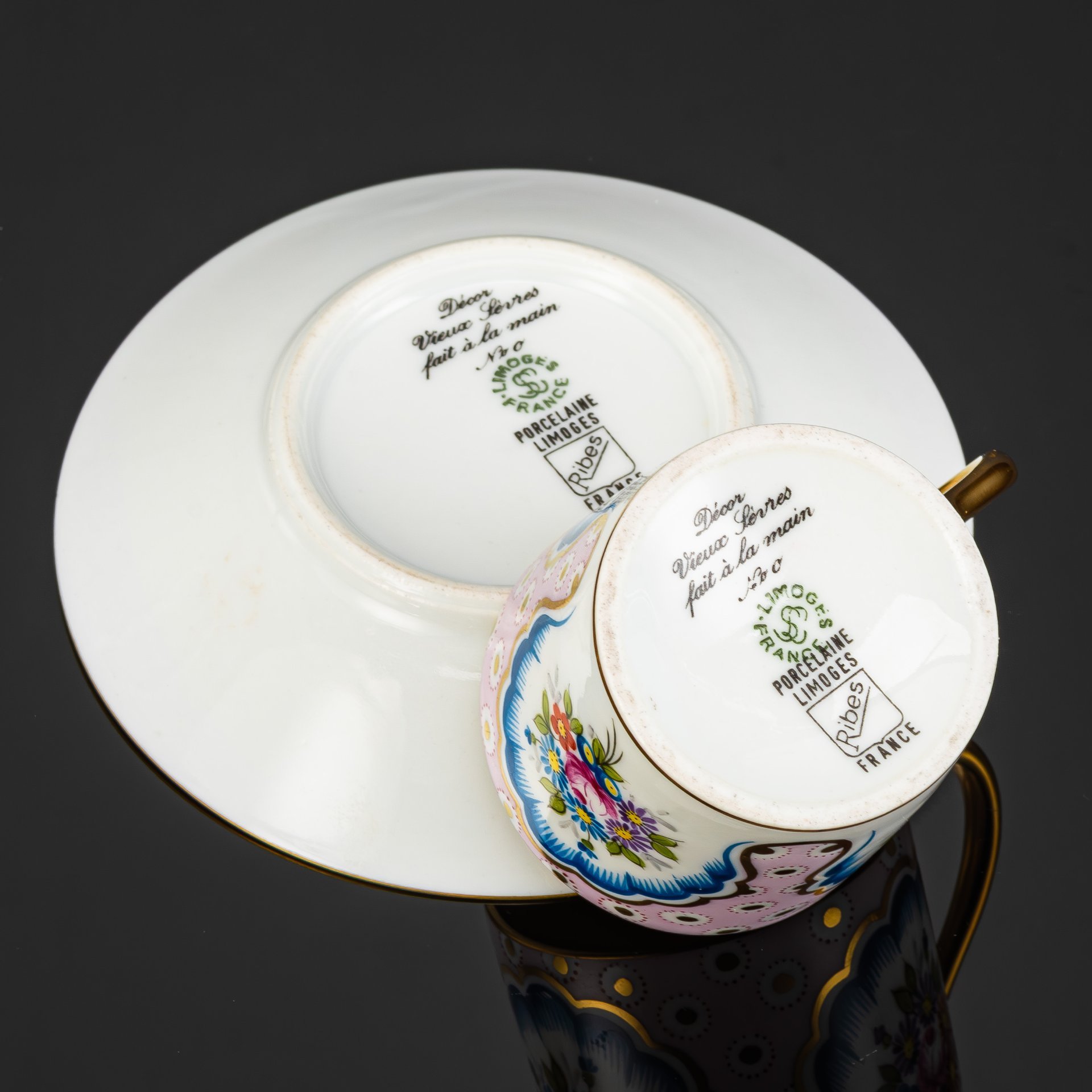 Кофейная пара декорированная цветочными композициями в "капустном листе" в стилистике Vieux Sèvres, серия Ribes, фарфор, роспись, золочение, Limoges, Франция, 1950-1970 гг.