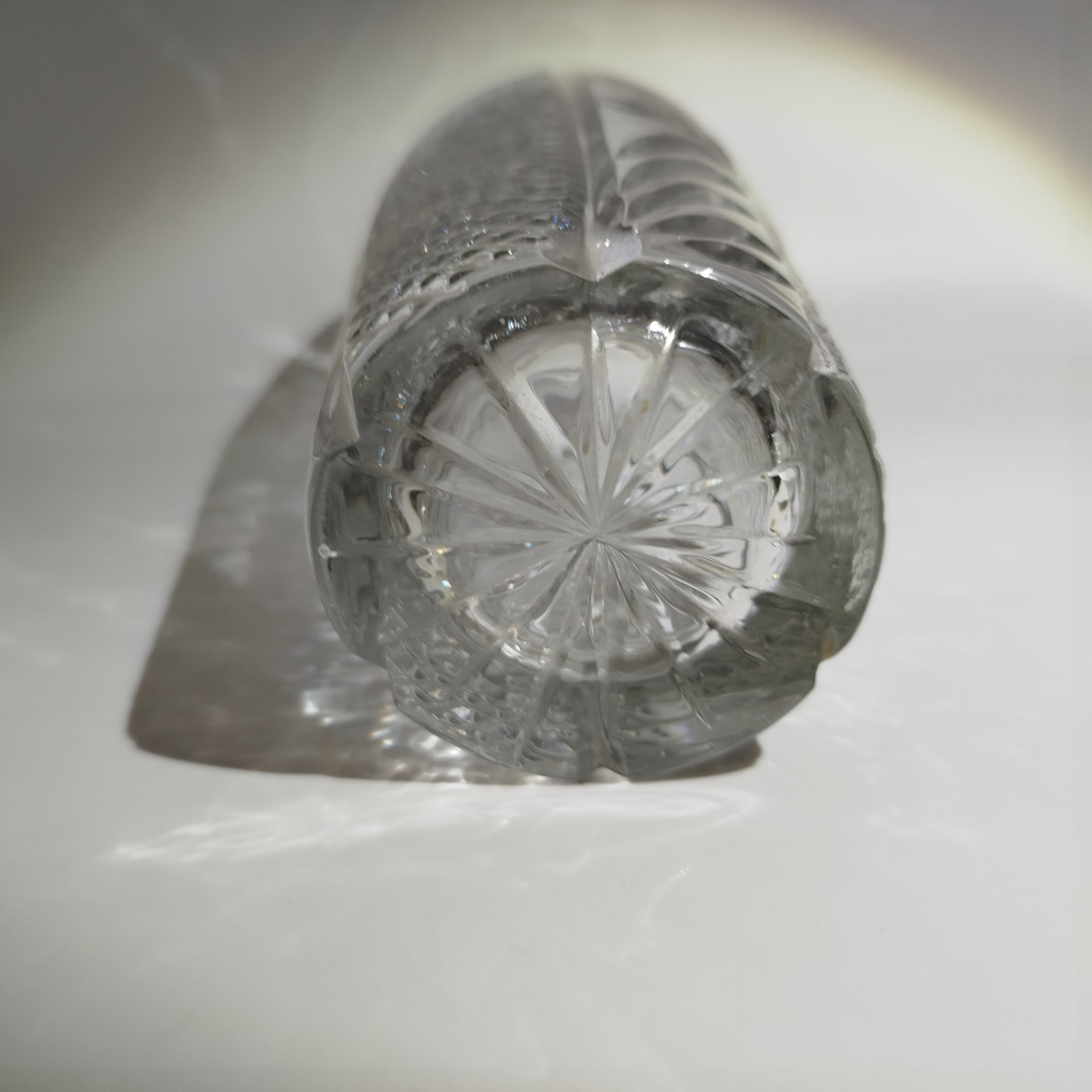 Ваза для цветов с резным декором и фигурным краем, хрусталь, алмазная грань, Россия, 1980-2000 гг.