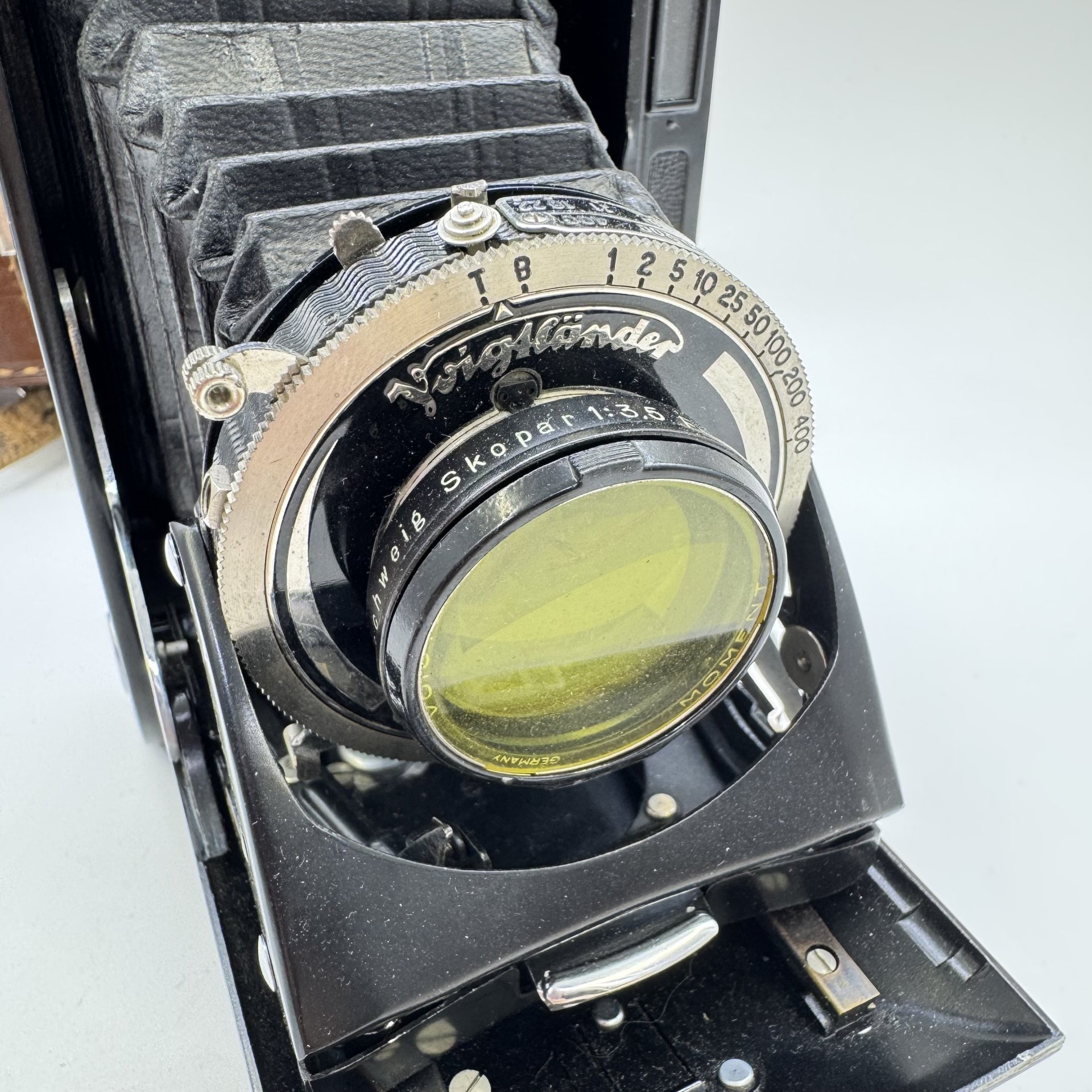 Фотоаппарат "Voigtlander Bessa RF" в кофре, не работает