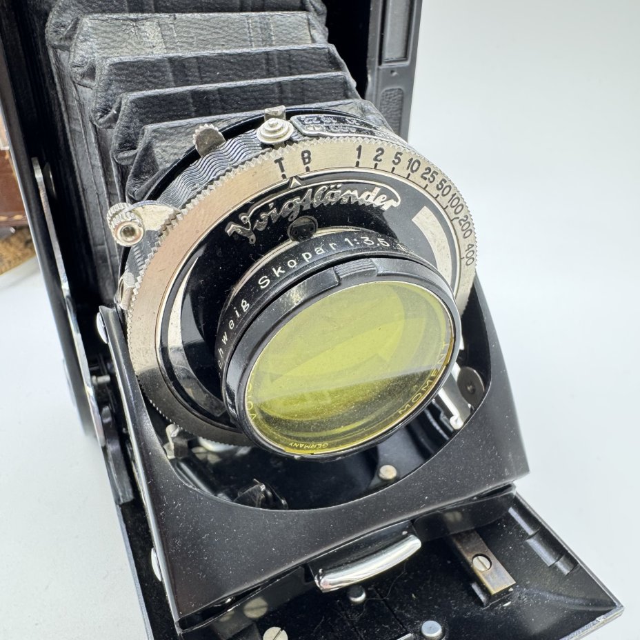 Фотоаппарат "Voigtlander Bessa RF" в кофре, не работает