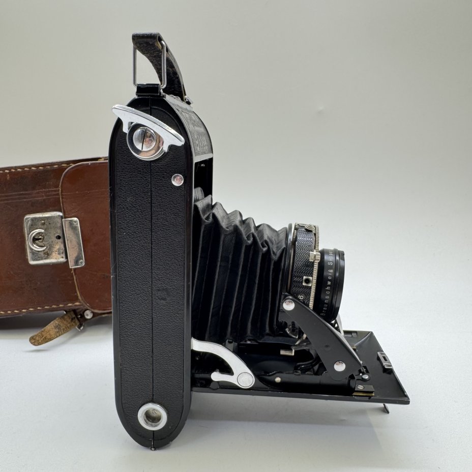 Фотоаппарат "Voigtlander Bessa RF" в кофре, не работает