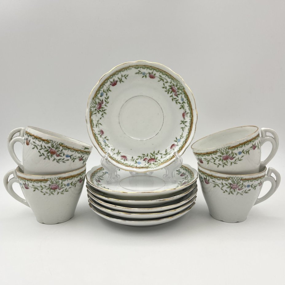 Набор из 4-х чайных пар и двух блюдец в стиле ар-нуво, фарфор, деколь с подрисовкой, золочение, Западная Европа, 1900-1930 гг.