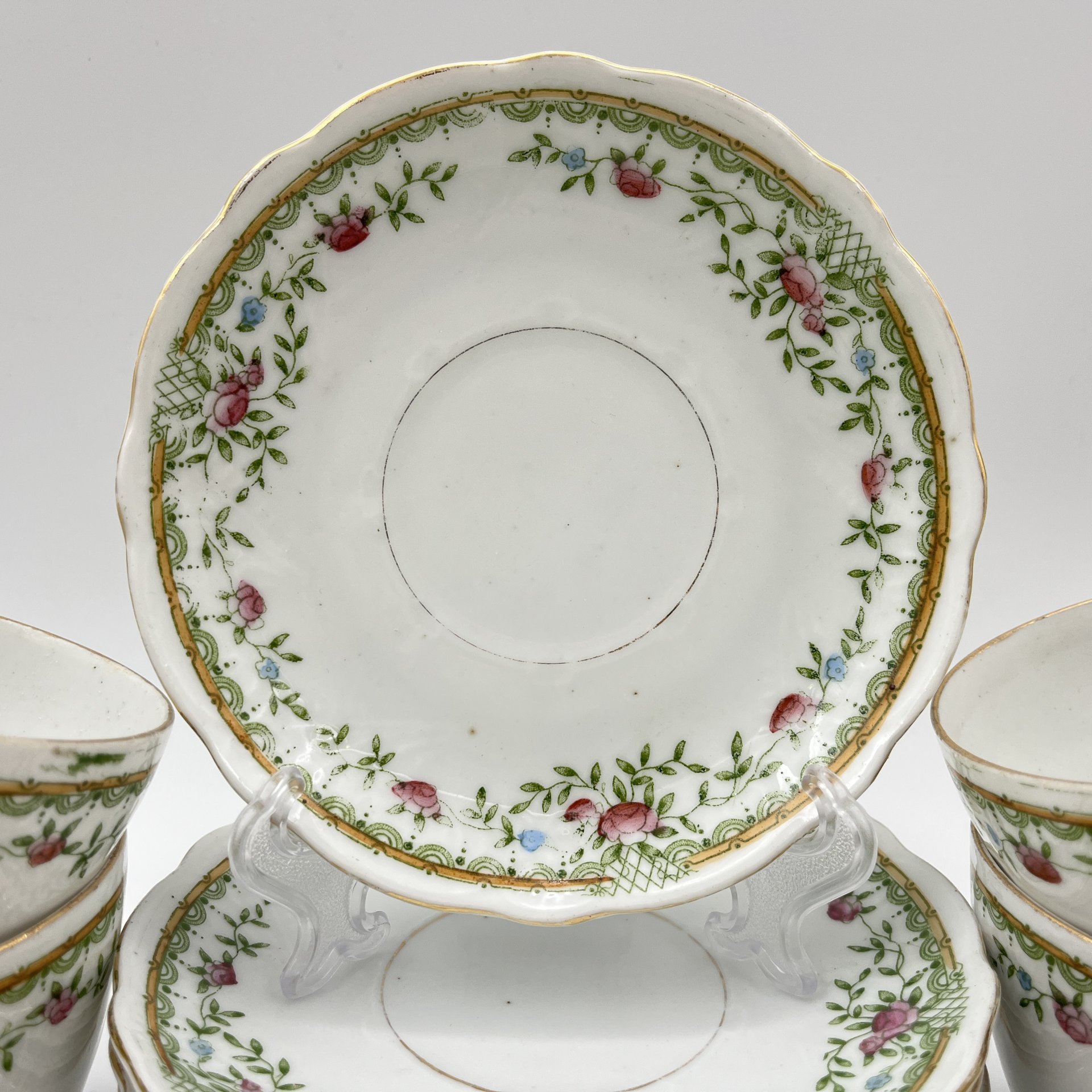 Набор из 4-х чайных пар и двух блюдец в стиле ар-нуво, фарфор, деколь с подрисовкой, золочение, Западная Европа, 1900-1930 гг.