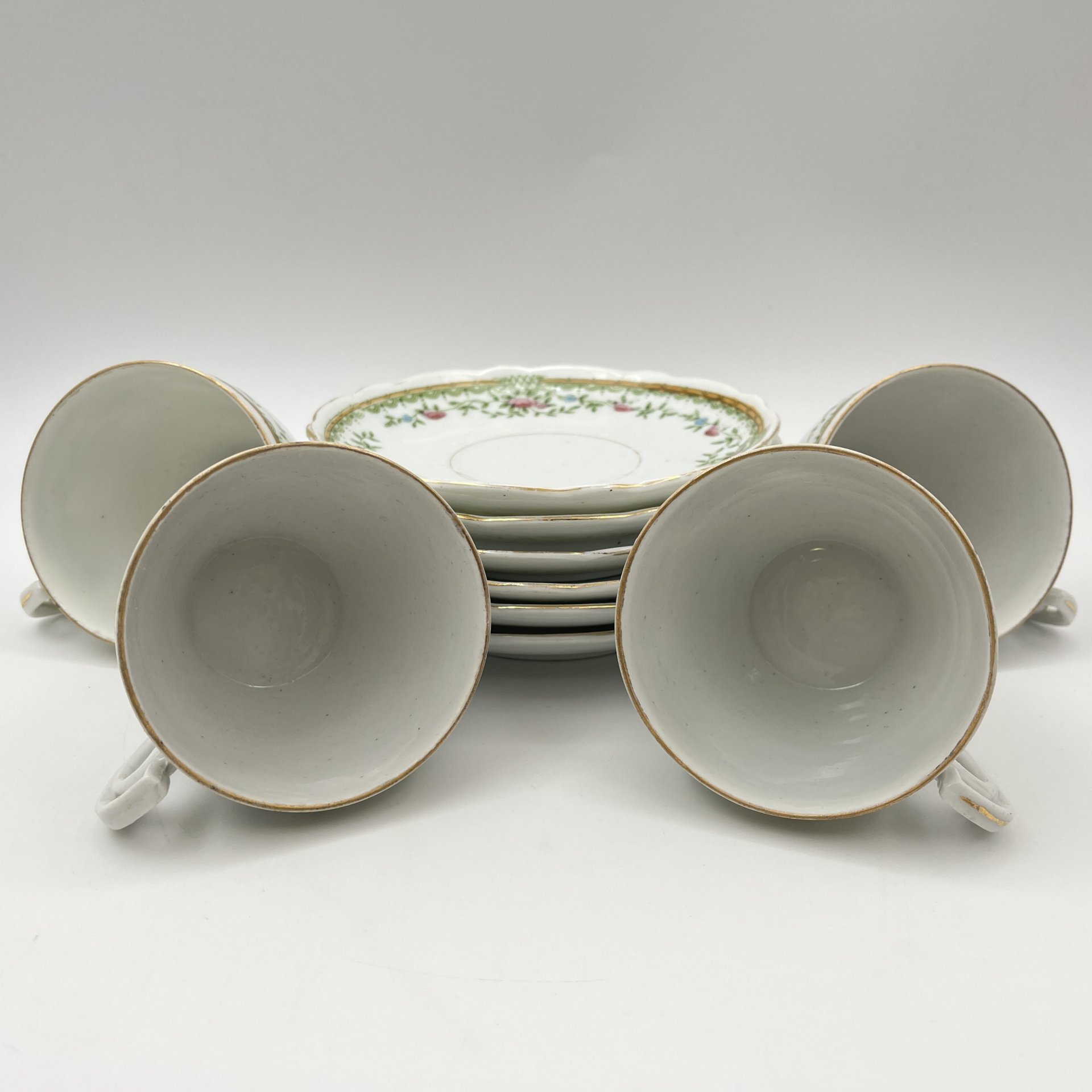 Набор из 4-х чайных пар и двух блюдец в стиле ар-нуво, фарфор, деколь с подрисовкой, золочение, Западная Европа, 1900-1930 гг.