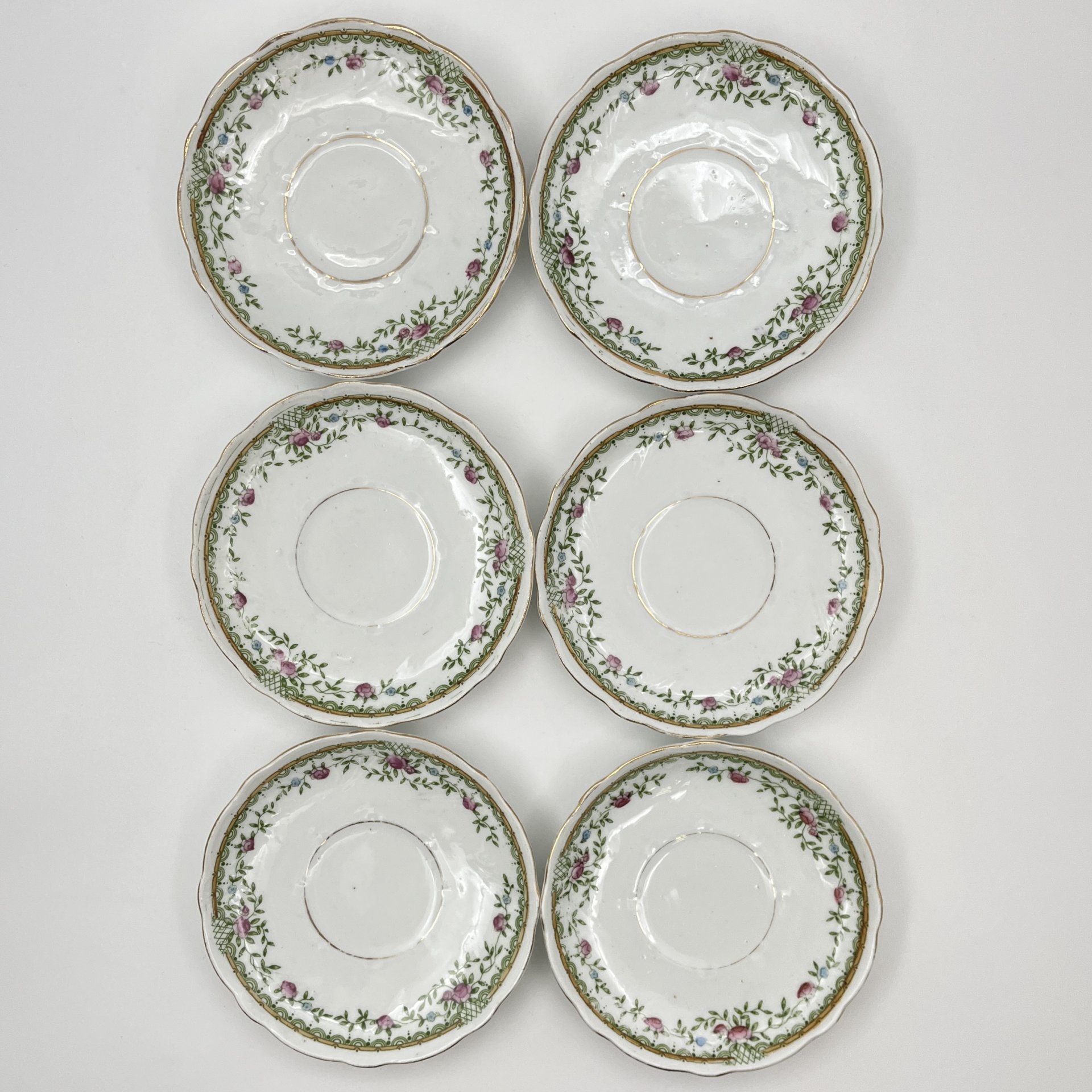 Набор из 4-х чайных пар и двух блюдец в стиле ар-нуво, фарфор, деколь с подрисовкой, золочение, Западная Европа, 1900-1930 гг.