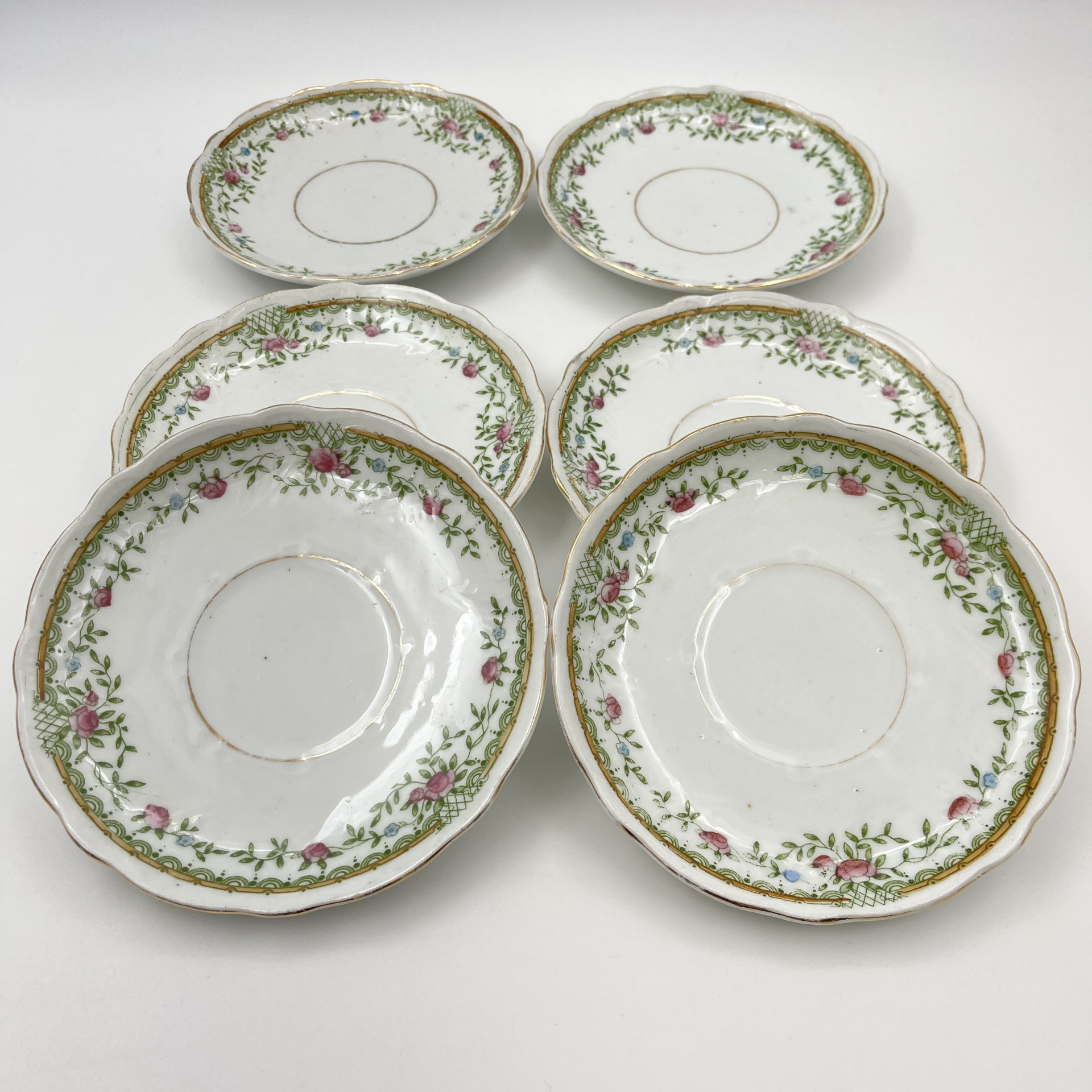 Набор из 4-х чайных пар и двух блюдец в стиле ар-нуво, фарфор, деколь с подрисовкой, золочение, Западная Европа, 1900-1930 гг.