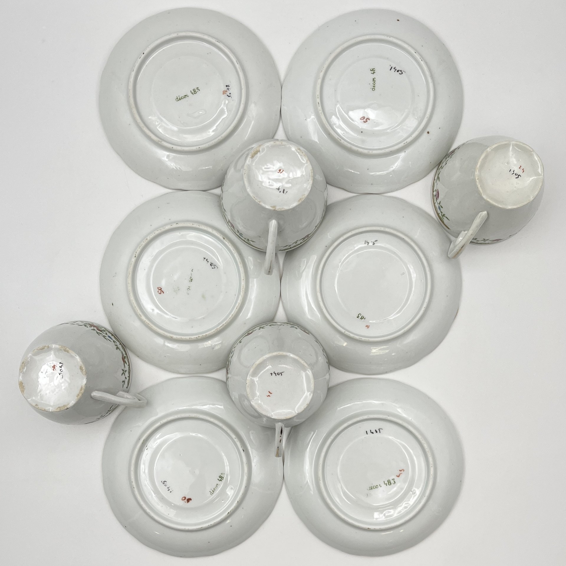 Набор из 4-х чайных пар и двух блюдец в стиле ар-нуво, фарфор, деколь с подрисовкой, золочение, Западная Европа, 1900-1930 гг.