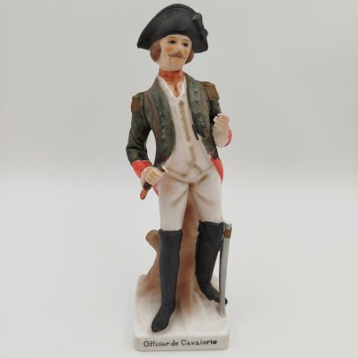 Статуэтка "Офицер кавалерии" ("Officier de Cavalerie") из серии "Армия Наполеона", бисквит, роспись
