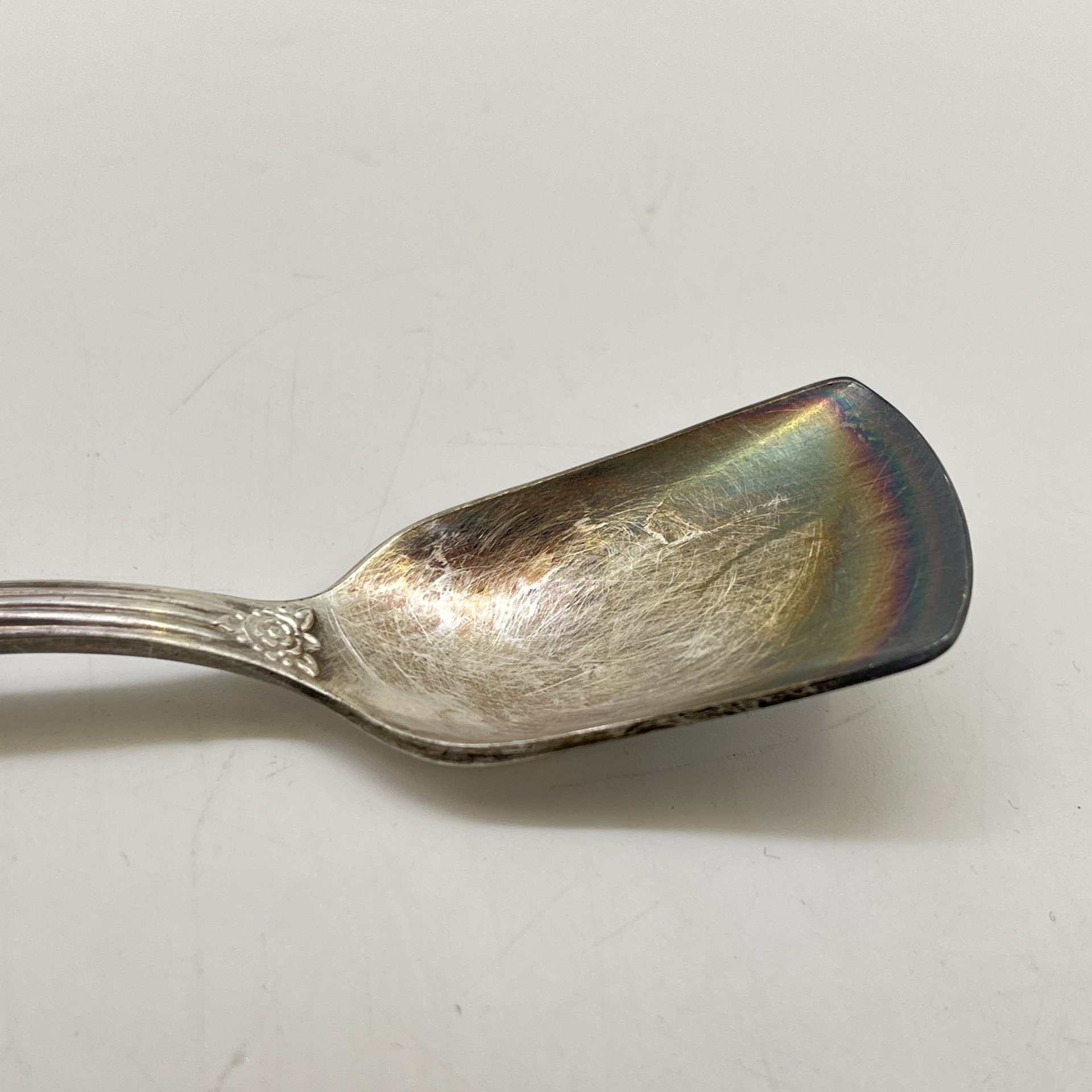 Совочек для сахара с растительным декором на ручке, мНЦ (медь-никель-цинк), Кольчугинский завод цветных металлов, СССР, 1960-1980 гг.