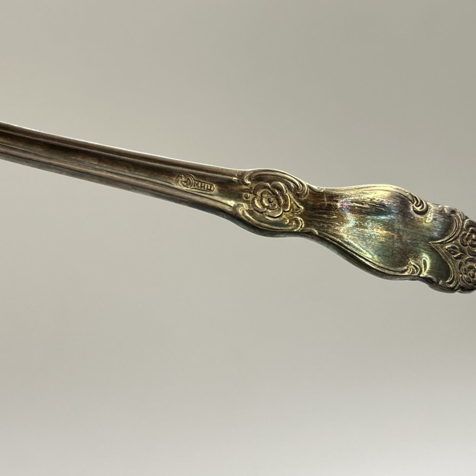 Совочек для сахара с растительным декором на ручке, мНЦ (медь-никель-цинк), Кольчугинский завод цветных металлов, СССР, 1960-1980 гг.