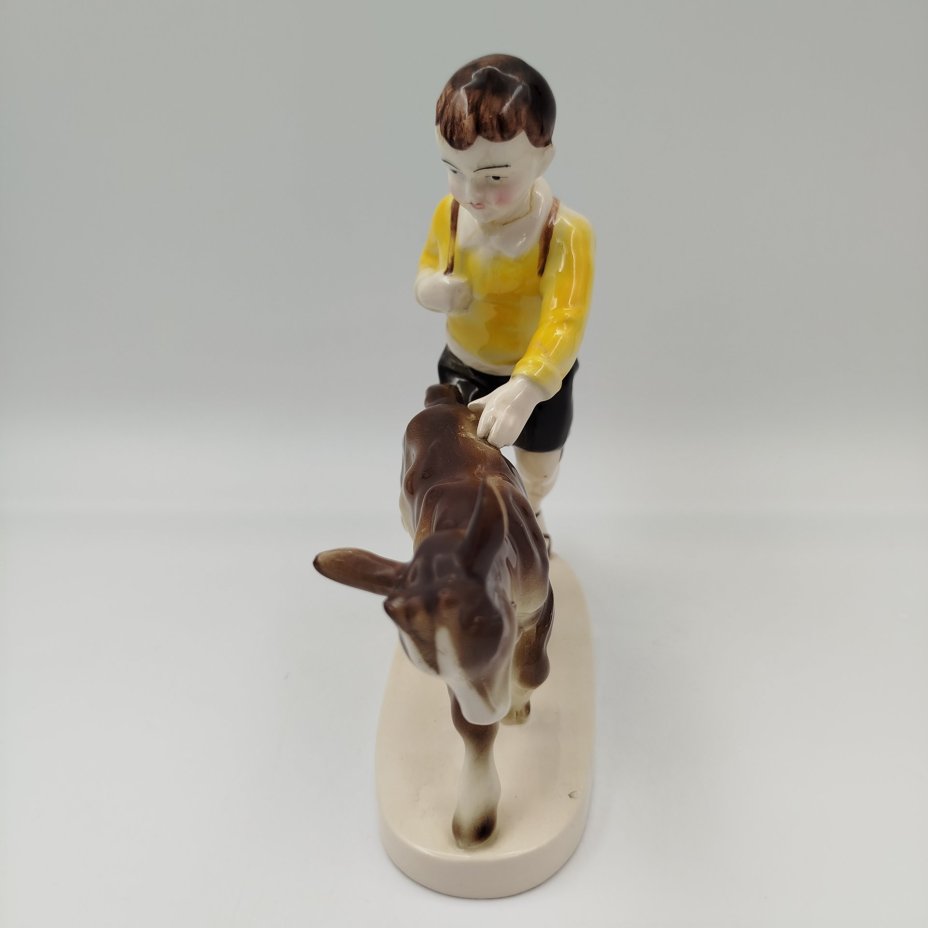 Статуэтка "Мальчик с осликом", фаянс, аэрография, Hertwig & Co., Германия, 1941-1958 гг.