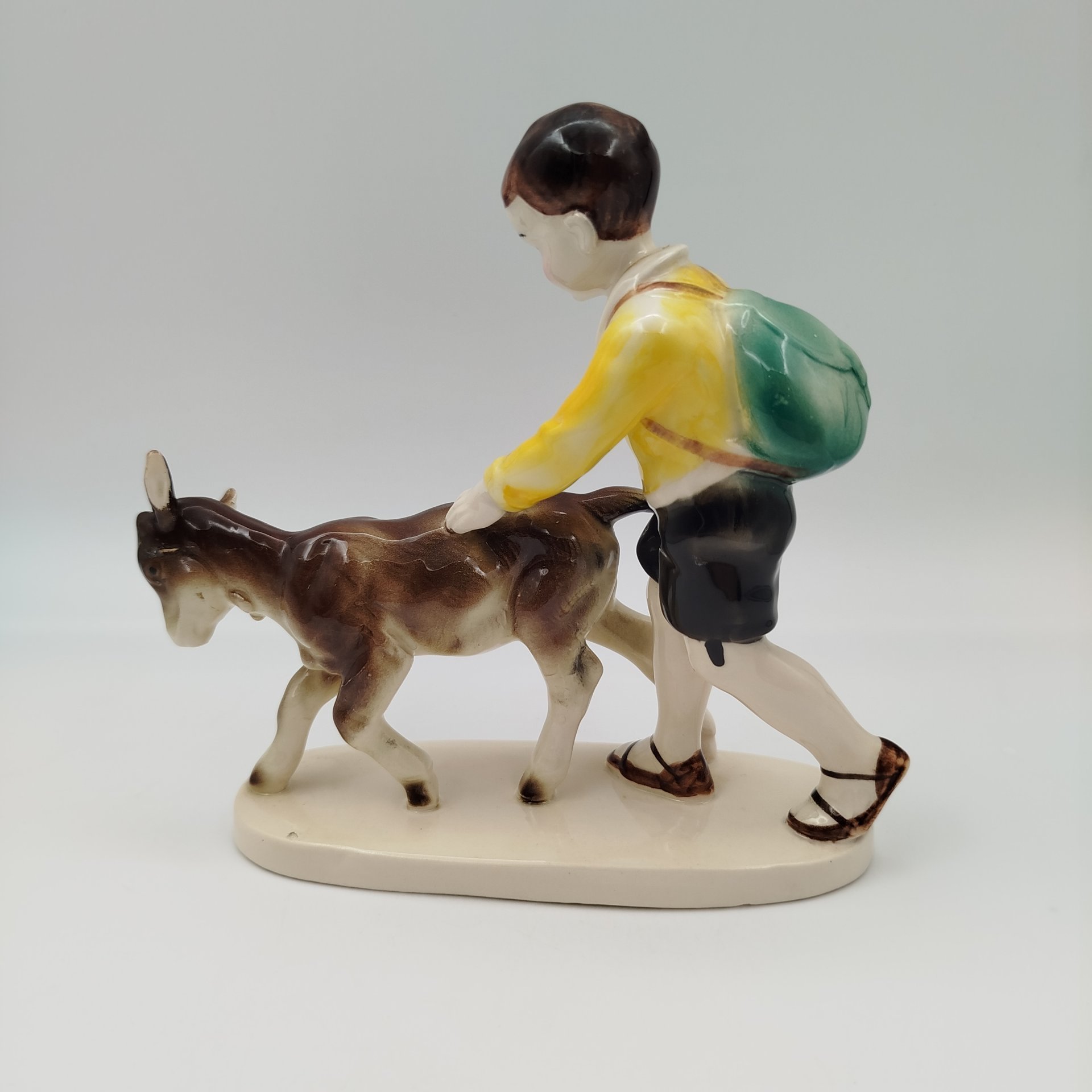 Статуэтка "Мальчик с осликом", фаянс, аэрография, Hertwig & Co., Германия, 1941-1958 гг.