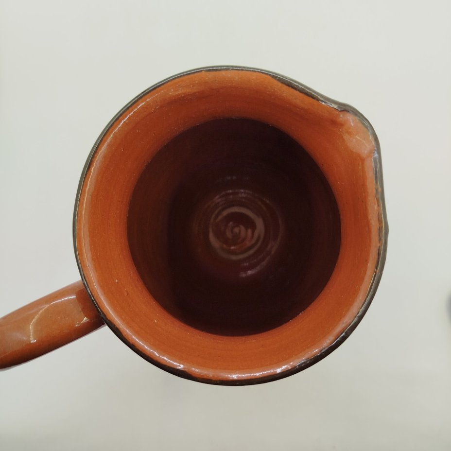 Кувшин с абстрактным декором