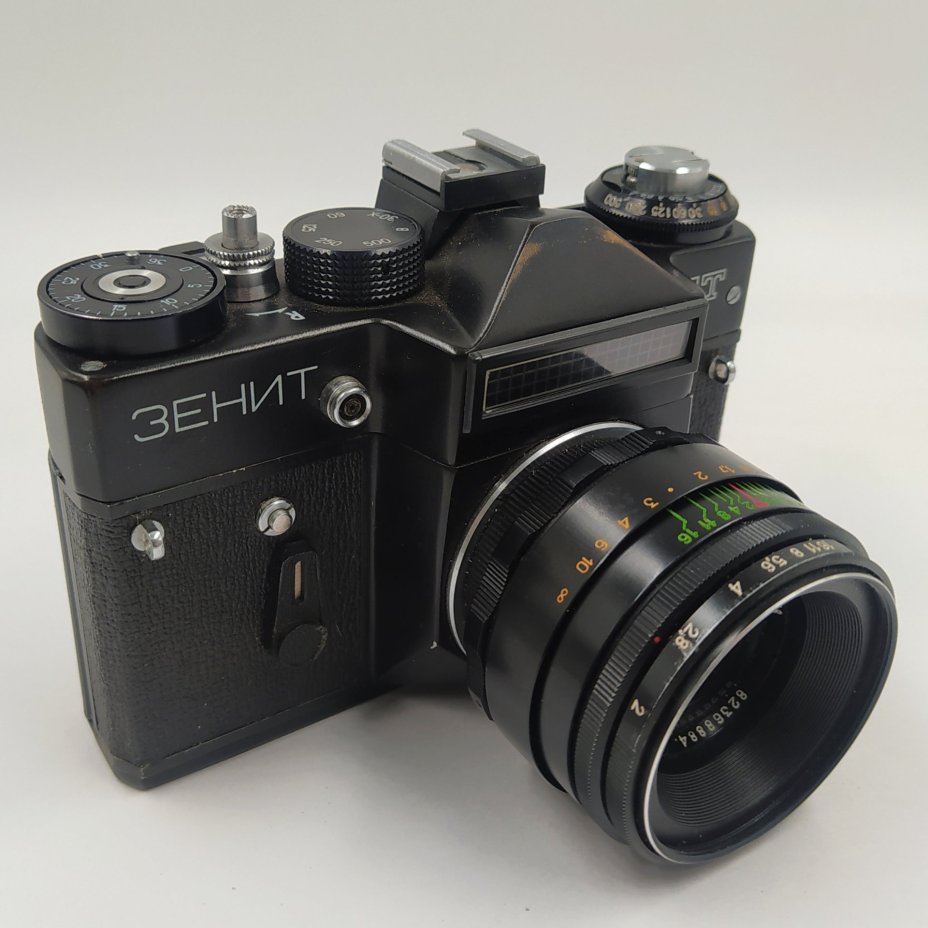 Фотоаппарат "Зенит-ЕТ" c объективом "Гелиос-44-М4" в оригинальном кофре, Белорусское оптико-механическое объединение (БелОМО)