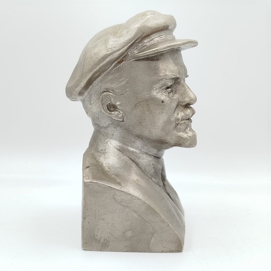 Бюст «В.И. Ленин» (в кепке), скульптор Н.С. Баганов, Завод художественного литья «Монументскульптура» (ЛЗХЛ)