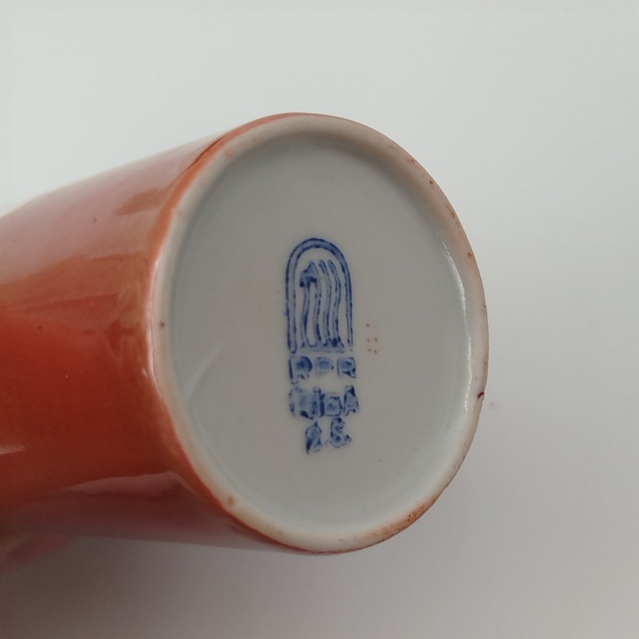 Набор ликерный "Рига" в виде штофа, двух стопок и подставки (пепельницы), фарфор, деколь, крытье, Рижский фарфорово-фаянсовый завод, СССР, 1970-1980 гг.