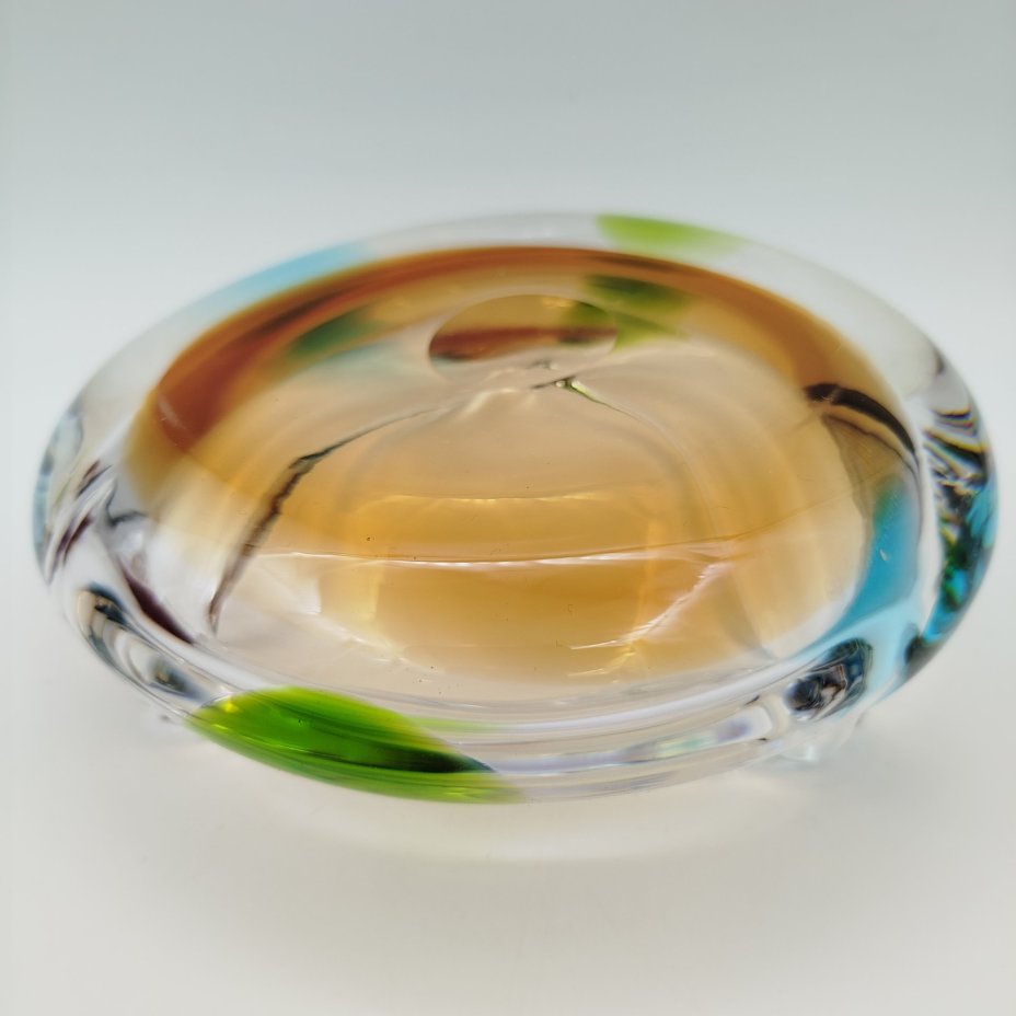 Пепельница необычной формы в янтарно-зелёной гамме