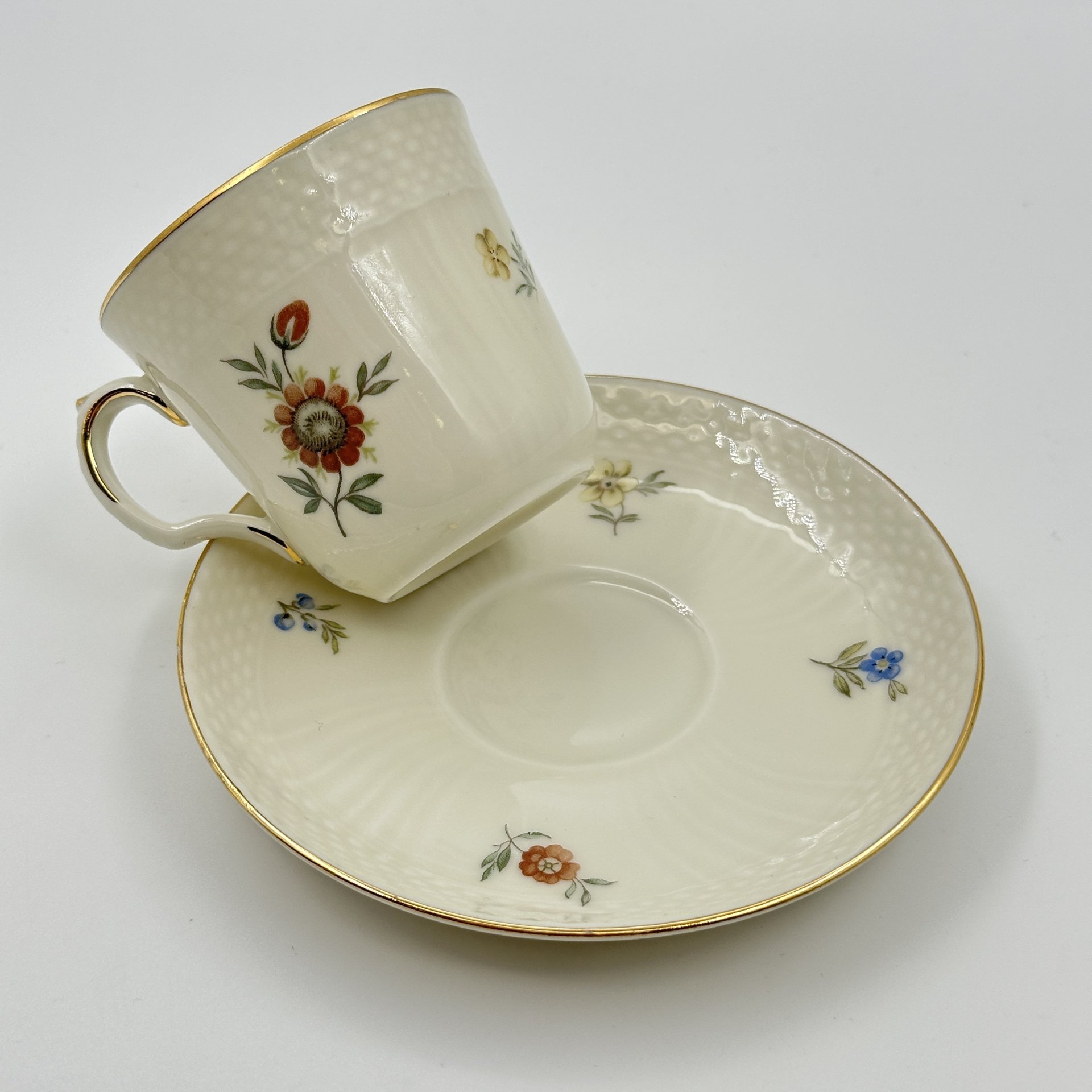 Пара кофейная с цветочным декором, фарфор, деколь, золочение, Royal Copenhagen, Дания, 1951-1952 гг., Royal Copenhagen