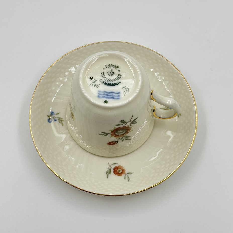 Пара кофейная с цветочным декором, фарфор, деколь, золочение, Royal Copenhagen, Дания, 1951-1952 гг., Royal Copenhagen
