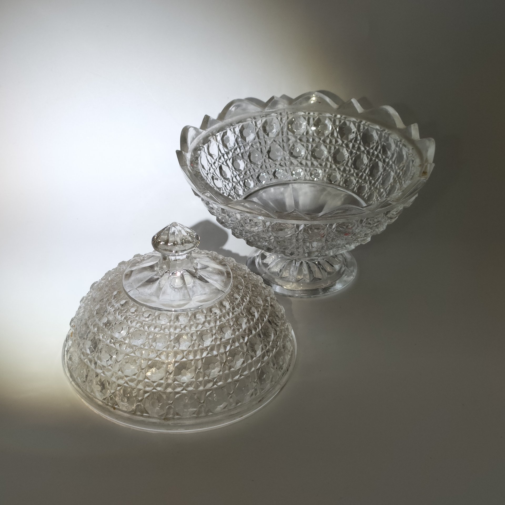Конфетница "Шапка Мономаха", стекло, пресс, СССР, 1970-1990 гг.